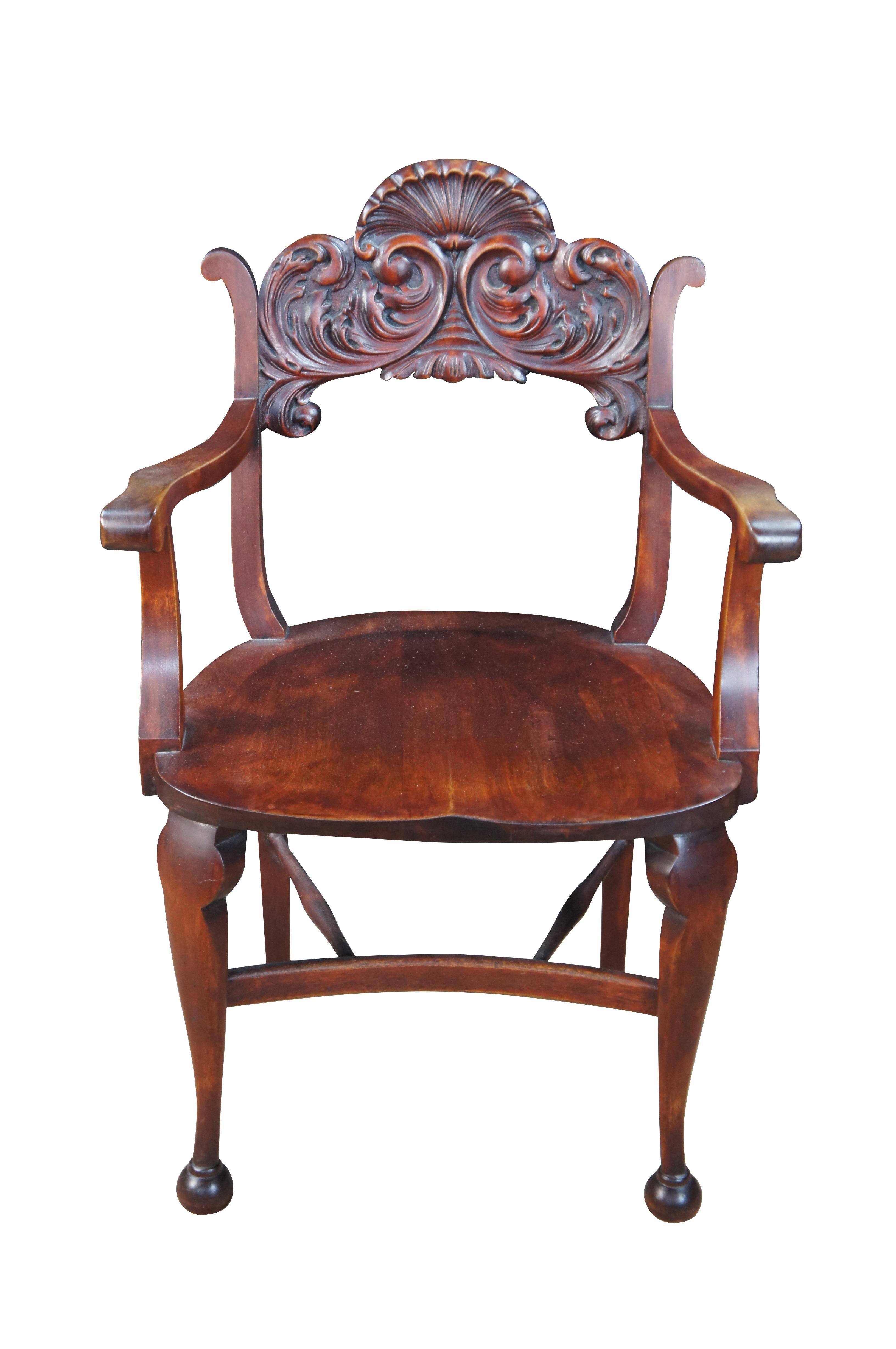 Vintage Nussbaum Sattelsitz Stil Schreibtischstuhl mit viktorianischen Revival Styling mit geschnitzten Akanthus und Muschel-Design, und Kugelfüße.  Wird Stomps-Burkhardt zugeschrieben.

Abmessungen:
23,5