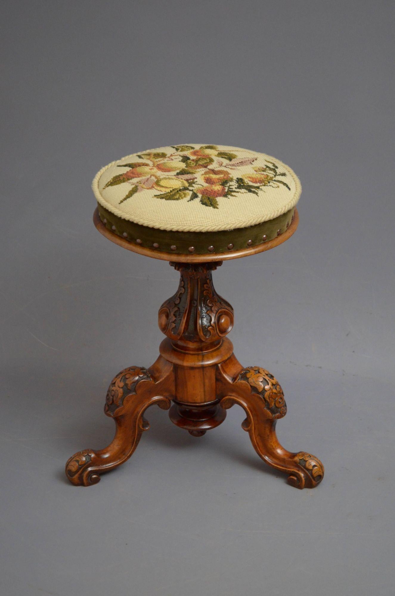 Victorian Revolving Stool in Walnut In Good Condition In Whaley Bridge, GB