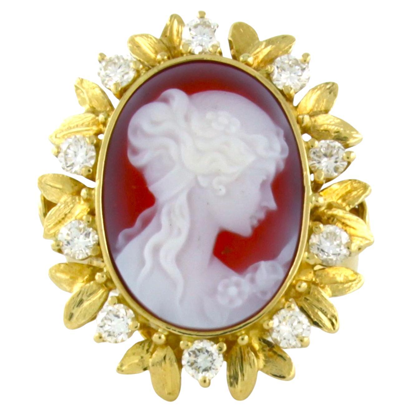 Anello vittoriano con cammeo e diamanti taglio brillante fino a 0,72ct in oro 18k in vendita
