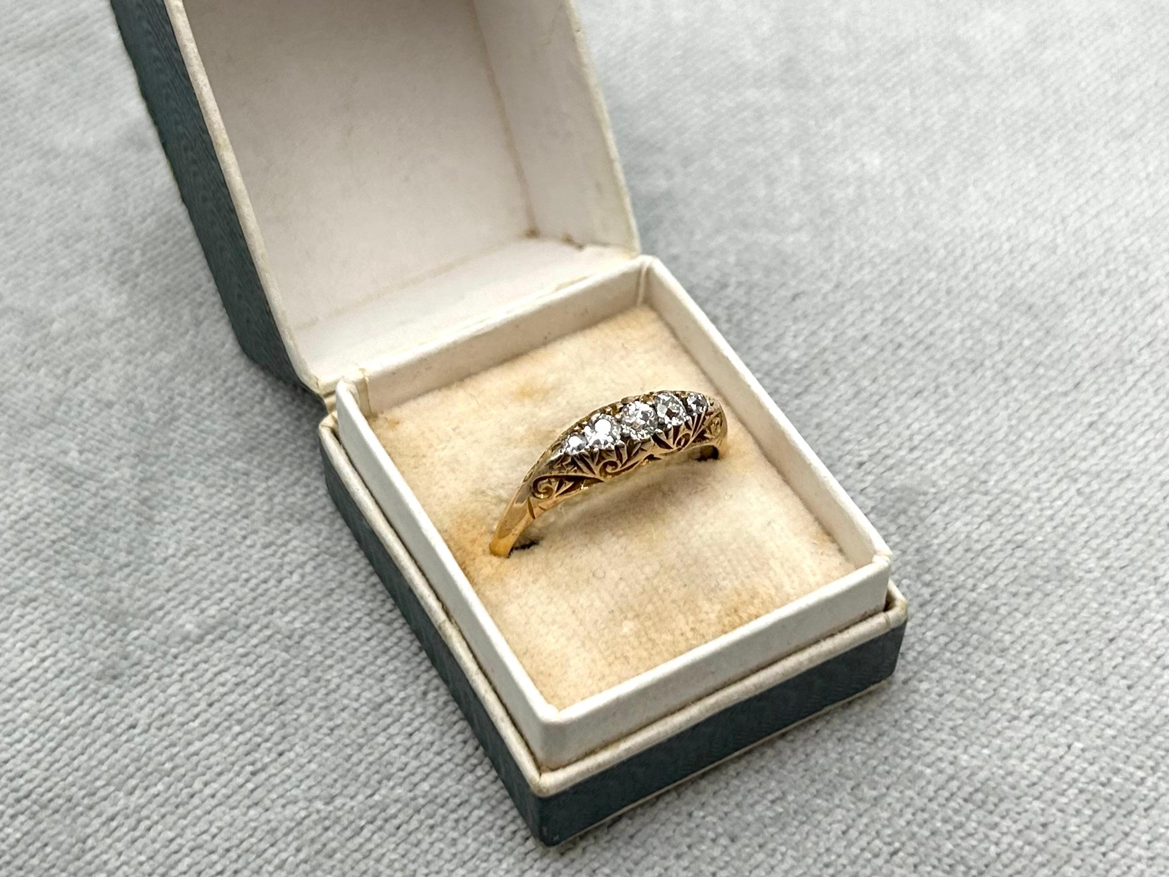 Viktorianischer Ring mit fünf Diamanten im Altschliff, Großbritannien, um 1900. im Angebot 9