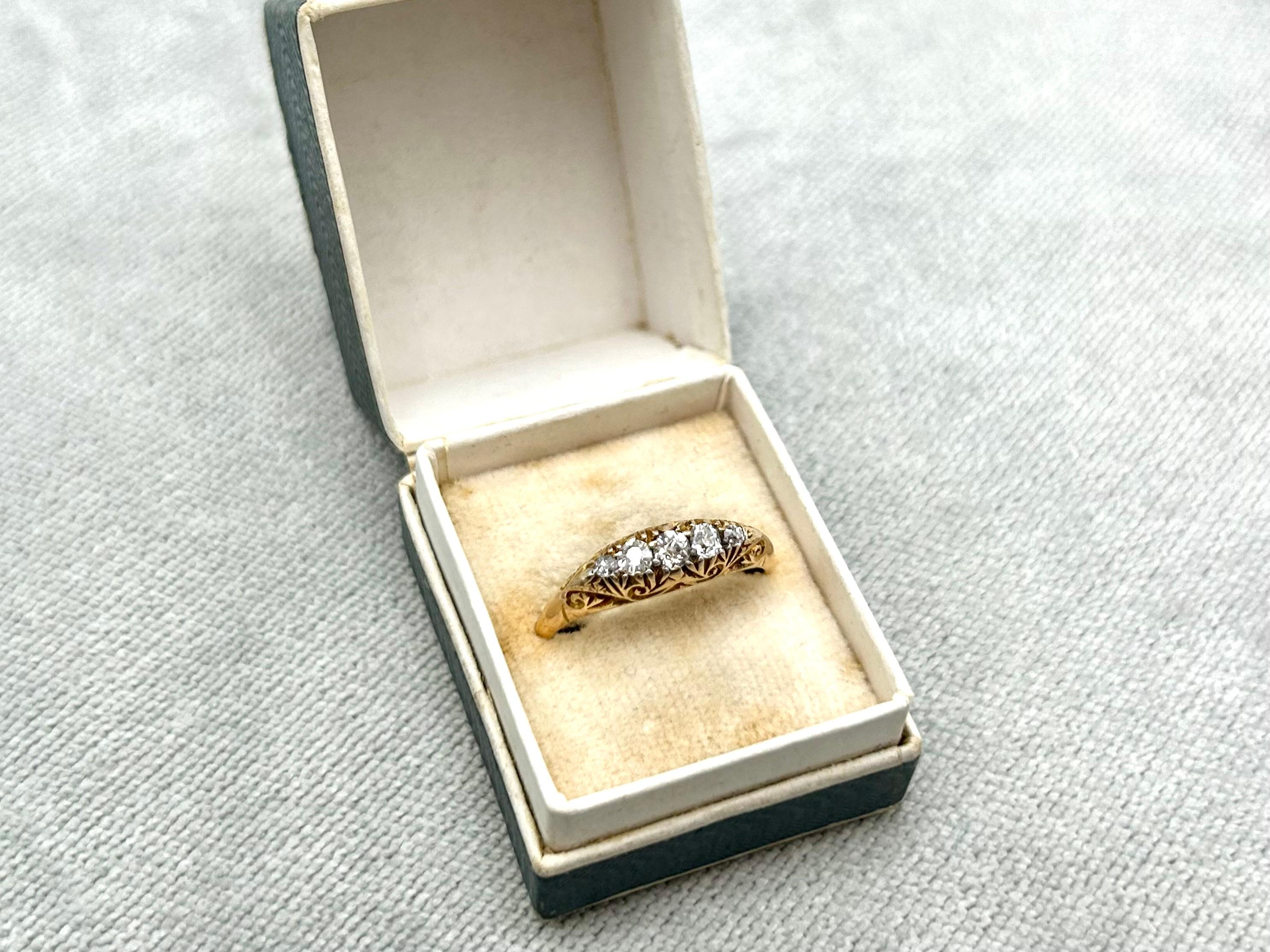 Viktorianischer Ring mit fünf Diamanten im Altschliff, Großbritannien, um 1900. im Angebot 10