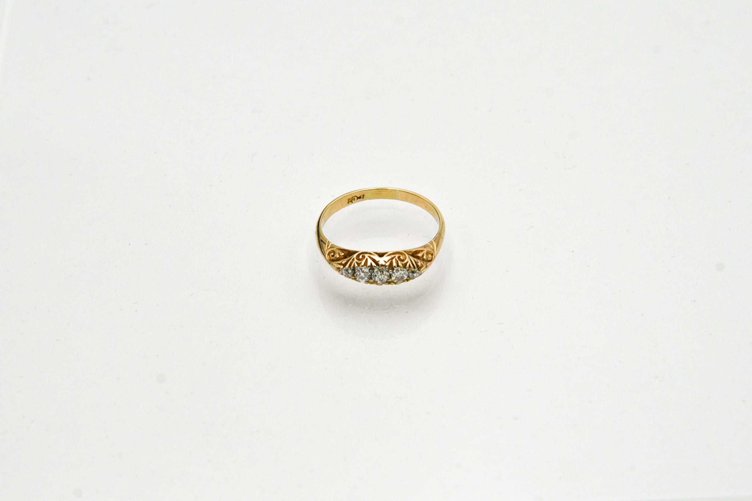 Viktorianischer Ring mit fünf Diamanten im Altschliff, Großbritannien, um 1900. im Angebot 3