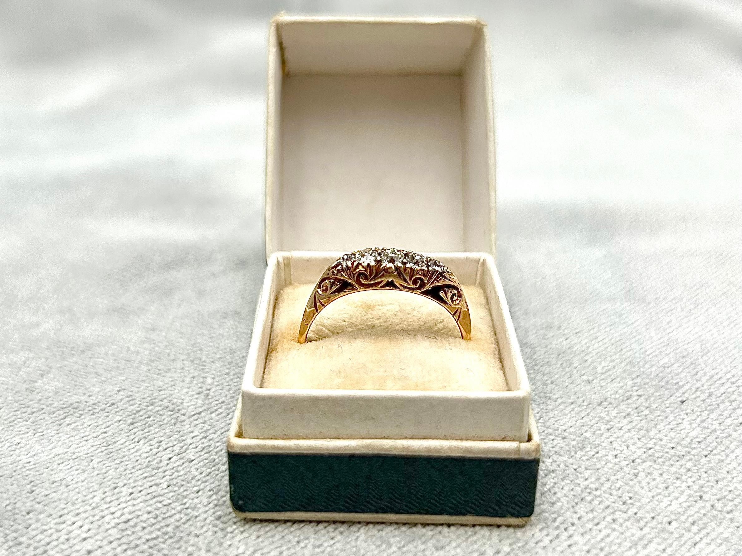 Viktorianischer Ring mit fünf Diamanten im Altschliff, Großbritannien, um 1900. im Angebot 4