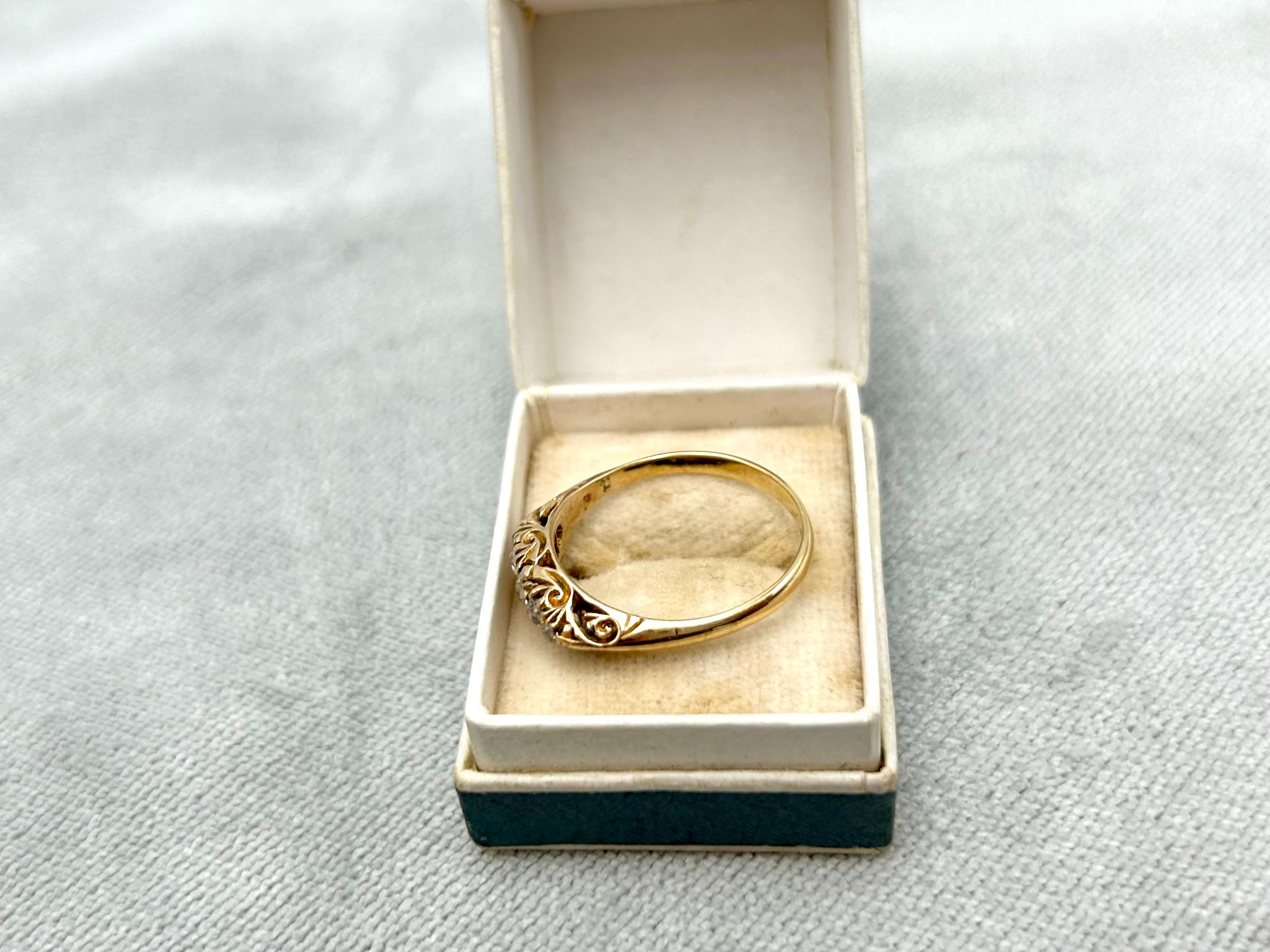 Viktorianischer Ring mit fünf Diamanten im Altschliff, Großbritannien, um 1900. im Angebot 6