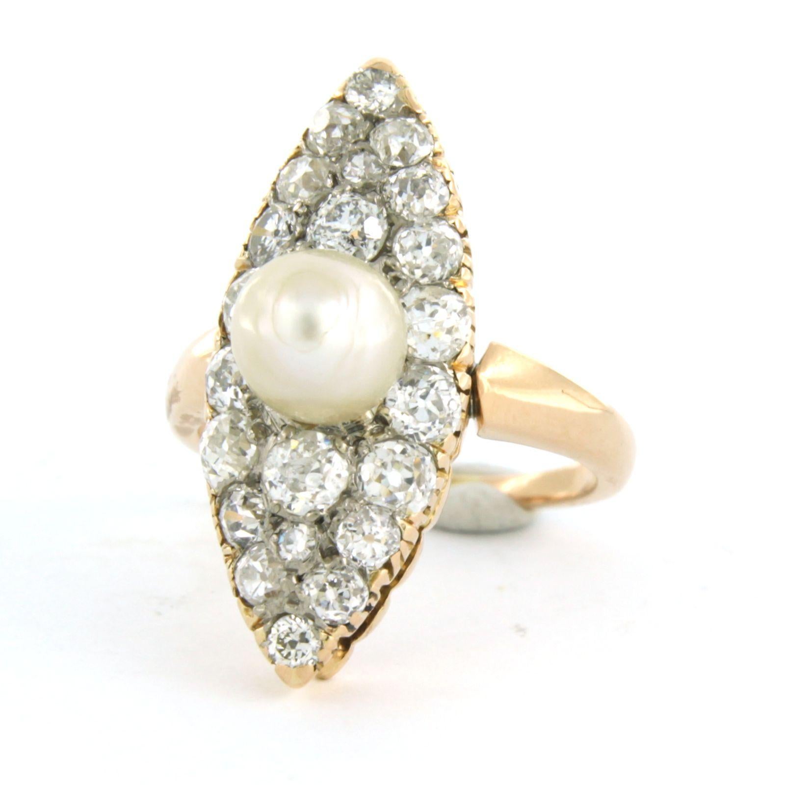 Victorian ring with pearl and old mine cut diamonds up to 2.00ct 18k gold In Excellent Condition For Sale In The Hague, ZH