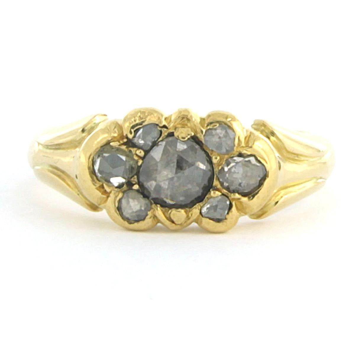 Ring aus 18 Karat Gelbgold, besetzt mit Diamanten im Rosenschliff von bis zu 0,30 Karat - F/G - P - Ringgröße US 5.75 - EU 16.25 (51)

Ausführliche Beschreibung:

Die Oberseite des Rings ist 7.5 mm breit.

Gewicht: 5,7 Gramm

Ringgröße US 5.75 - EU