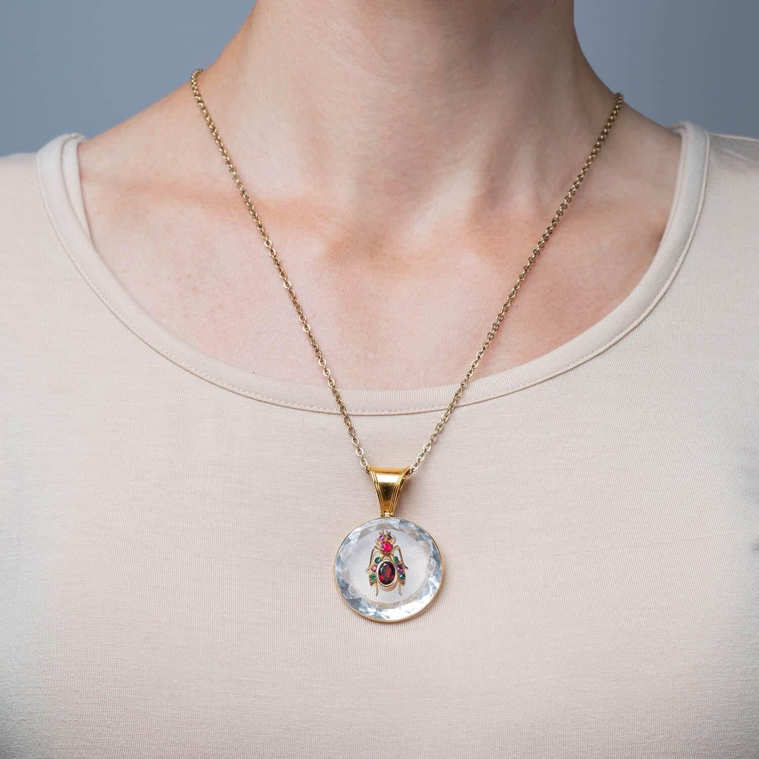 Pendentif victorien en cristal de roche, rubis, grenat et émeraude incrusté Pour femmes en vente