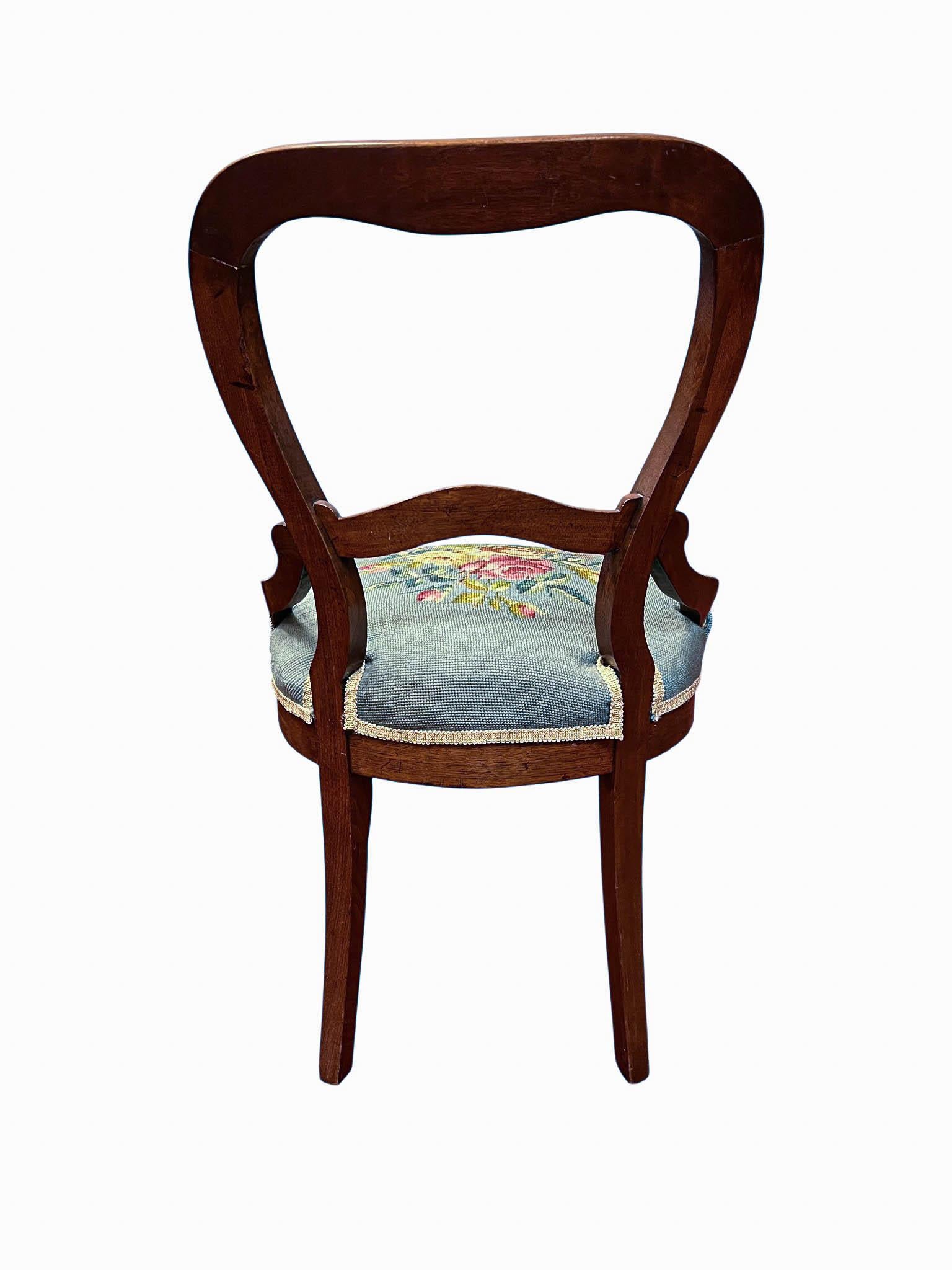 Chaise de salon victorienne à dossier ballon de style néo-rococo, c. 1850-1870 en vente 4