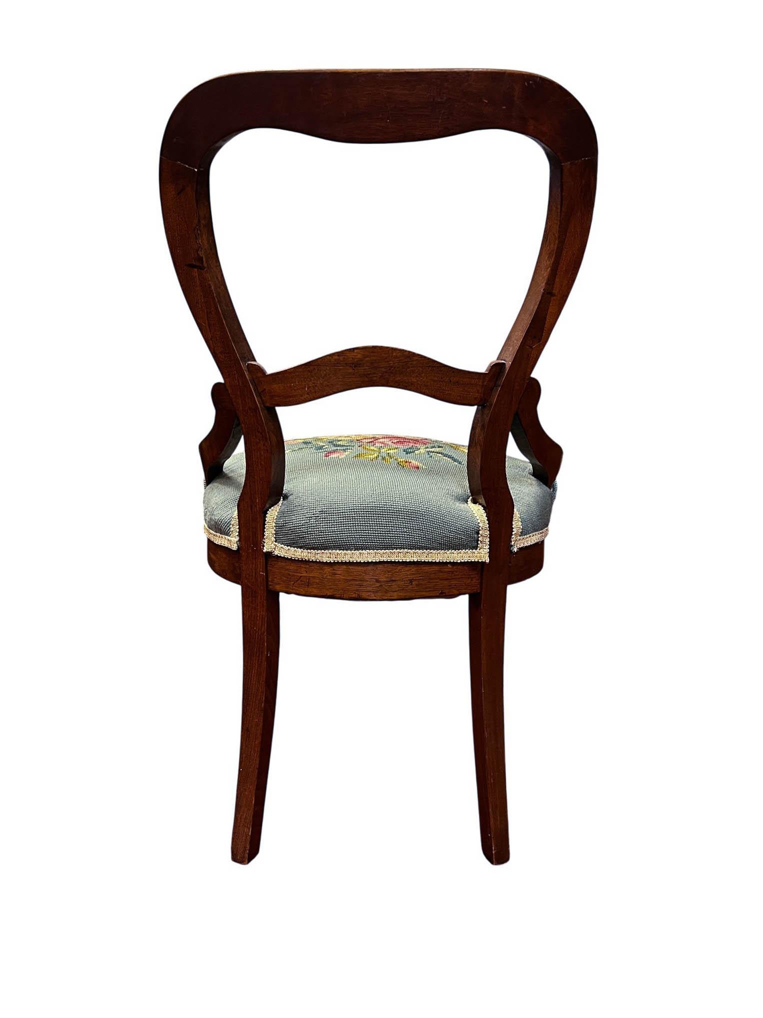 Chaise de salon victorienne à dossier ballon de style néo-rococo, c. 1850-1870 en vente 5