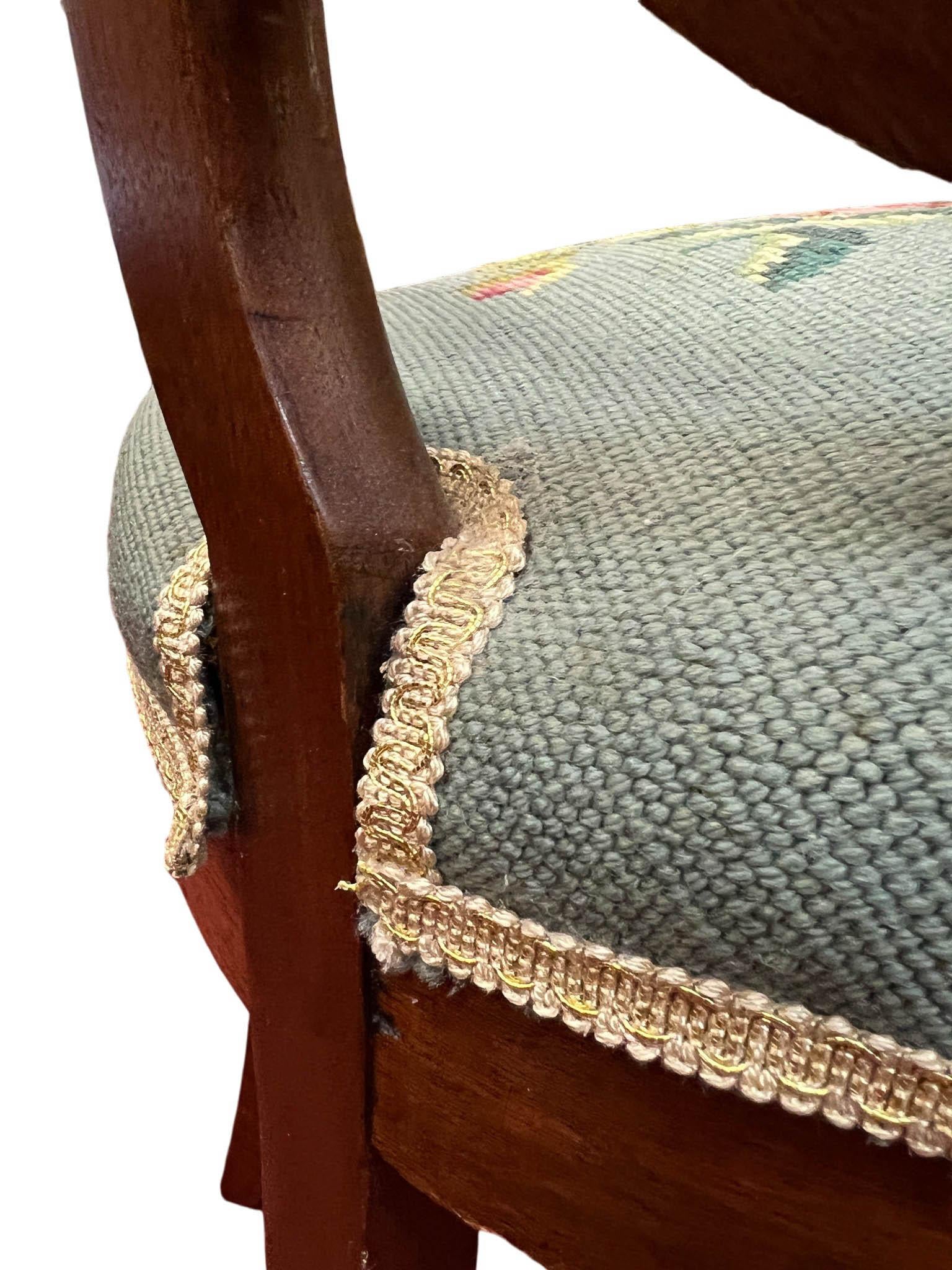 Chaise de salon victorienne à dossier ballon de style néo-rococo, c. 1850-1870 en vente 2
