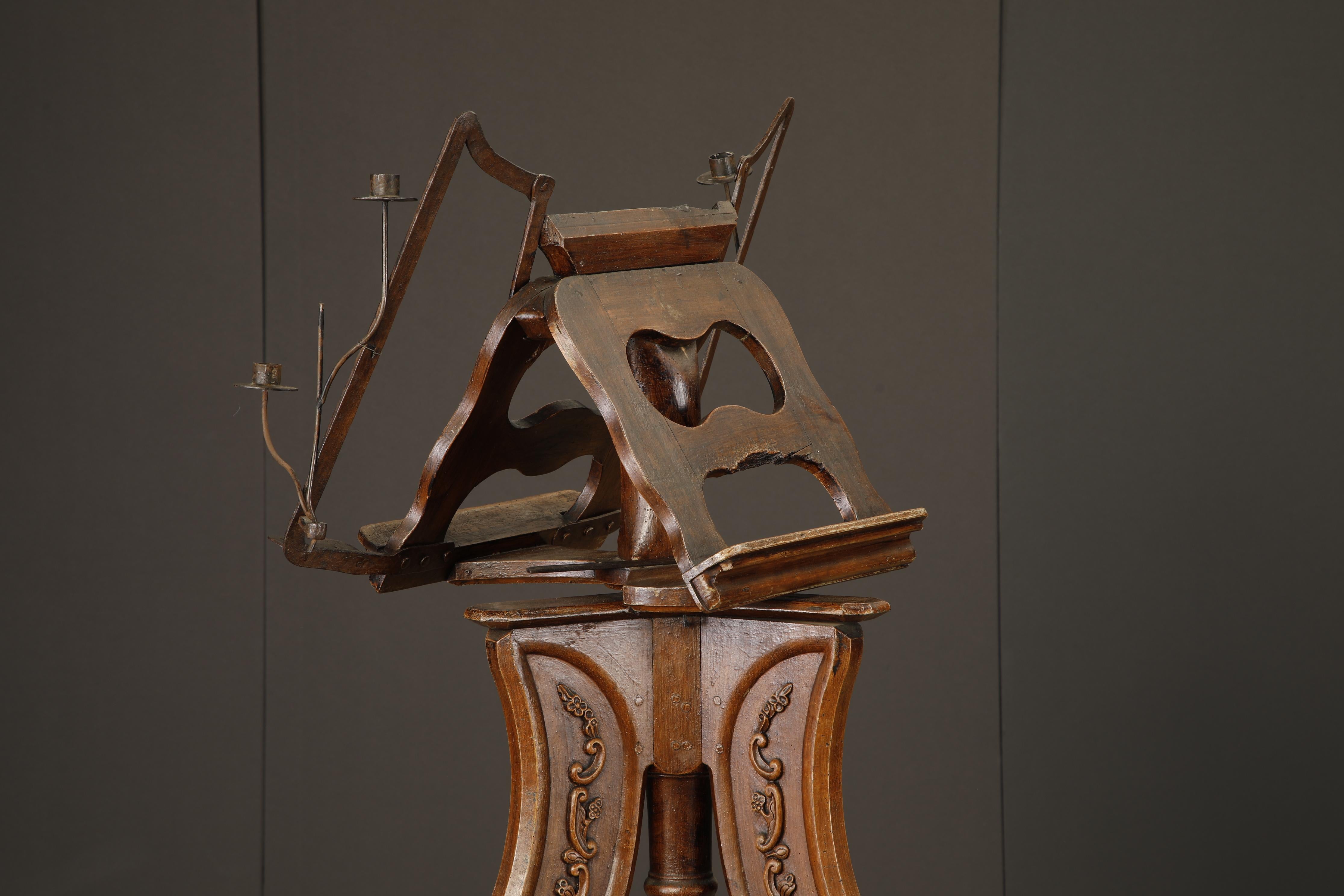 Victorian Rococo Revival Rotating Double Lectern with Candleholders, c 1850-1880 en vente 3