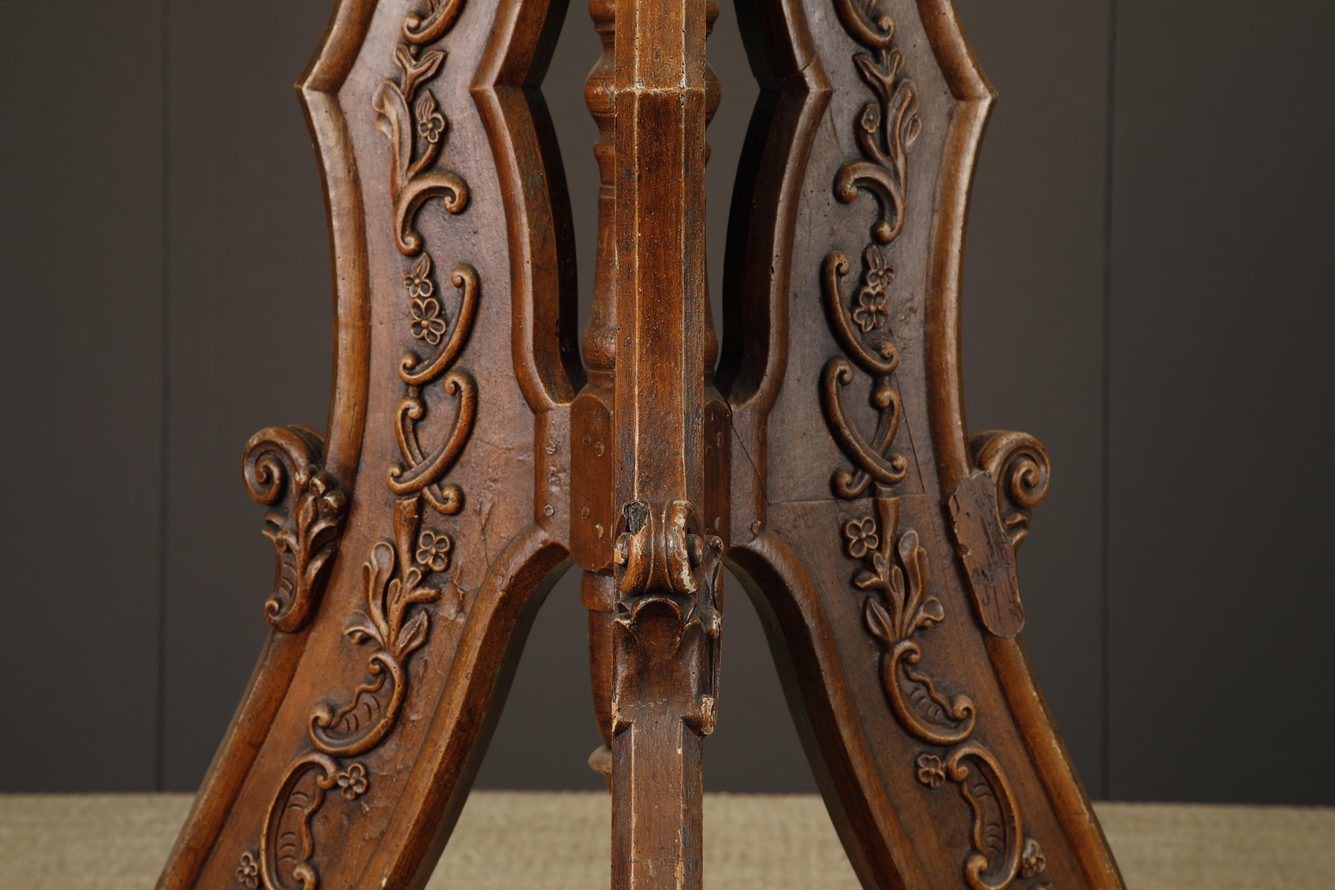 Victorian Rococo Revival Rotating Double Lectern with Candleholders, c 1850-1880 en vente 6