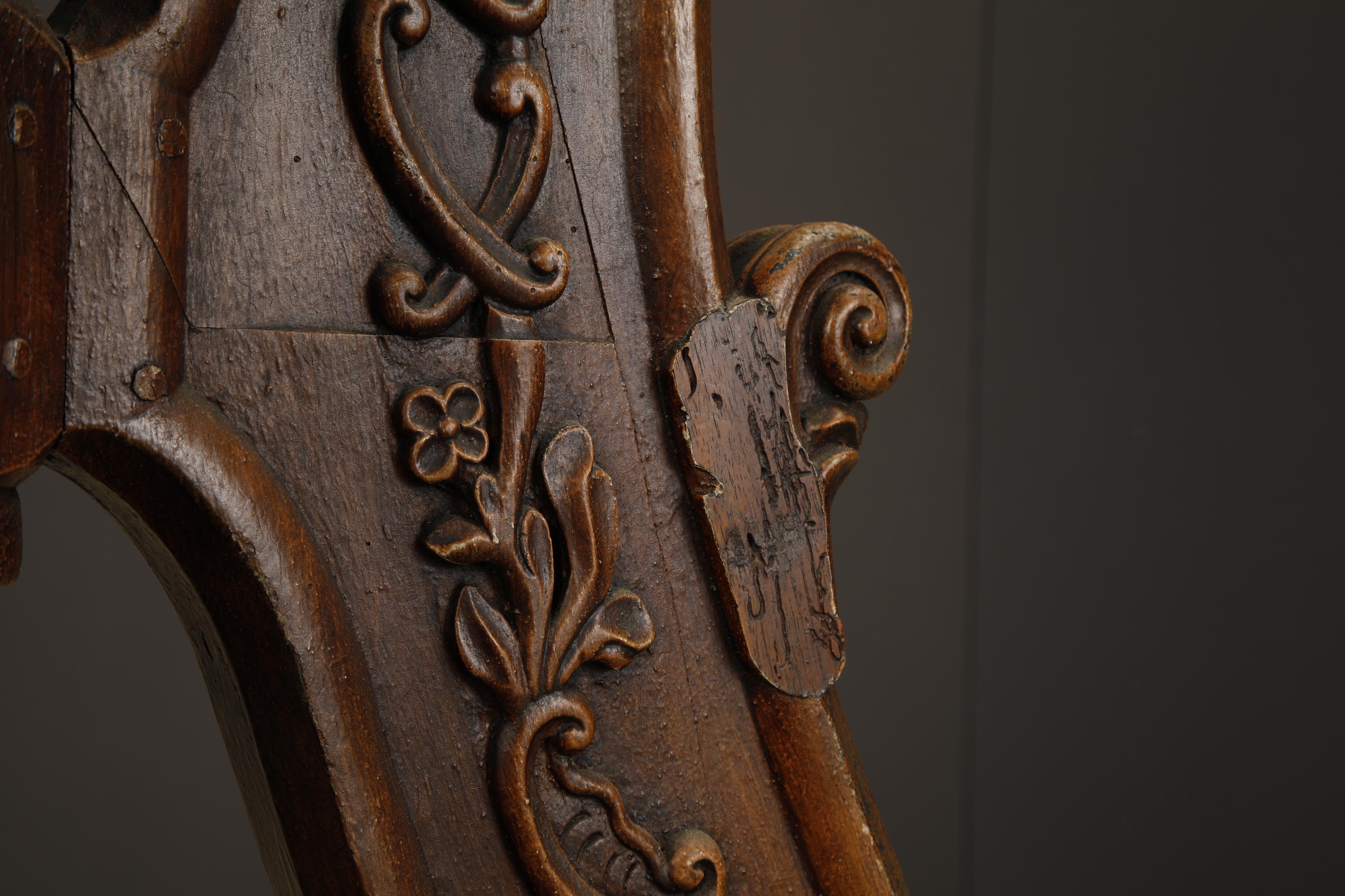 Victorian Rococo Revival Rotating Double Lectern with Candleholders, c 1850-1880 en vente 10