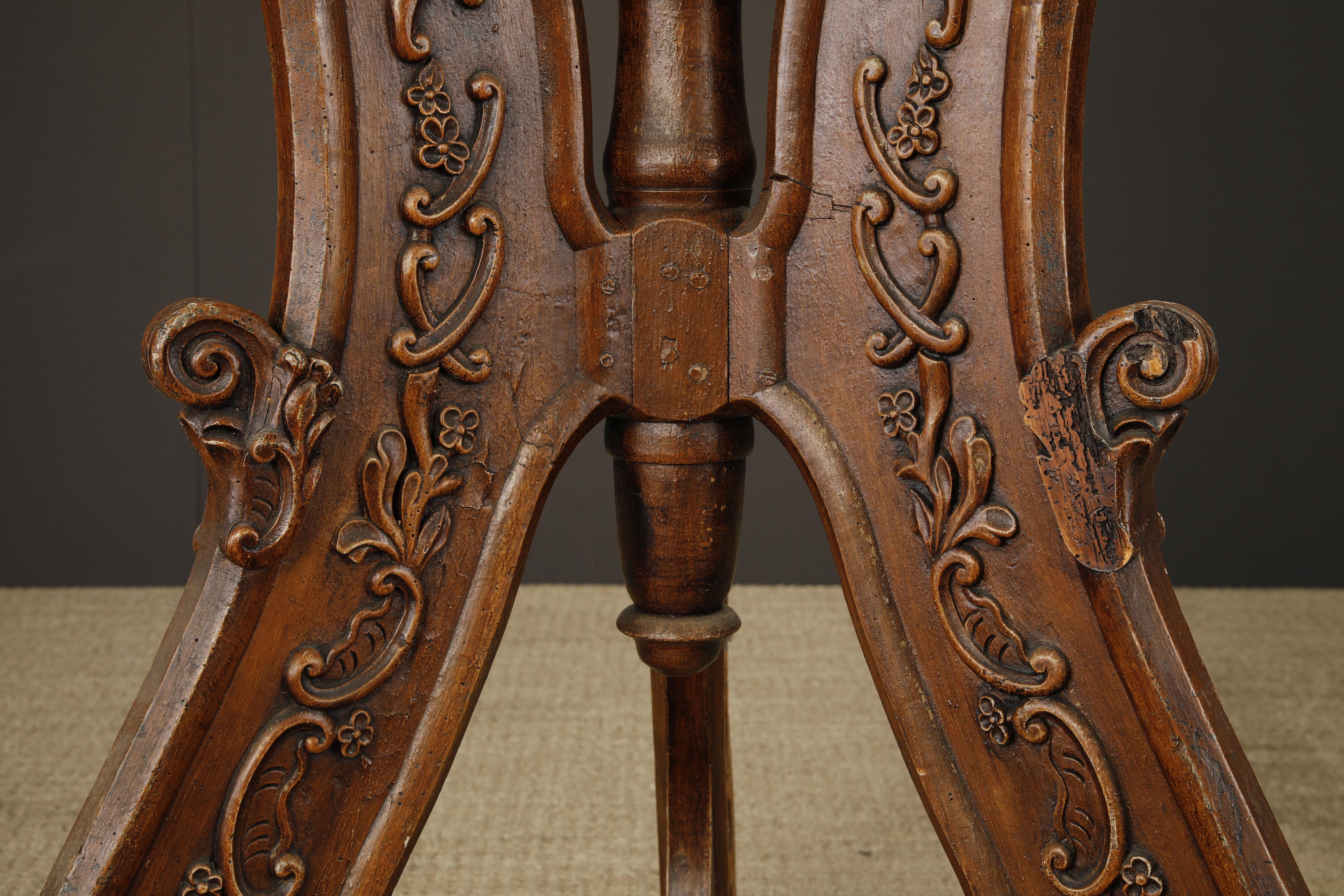 Victorian Rococo Revival Rotating Double Lectern with Candleholders, c 1850-1880 en vente 12