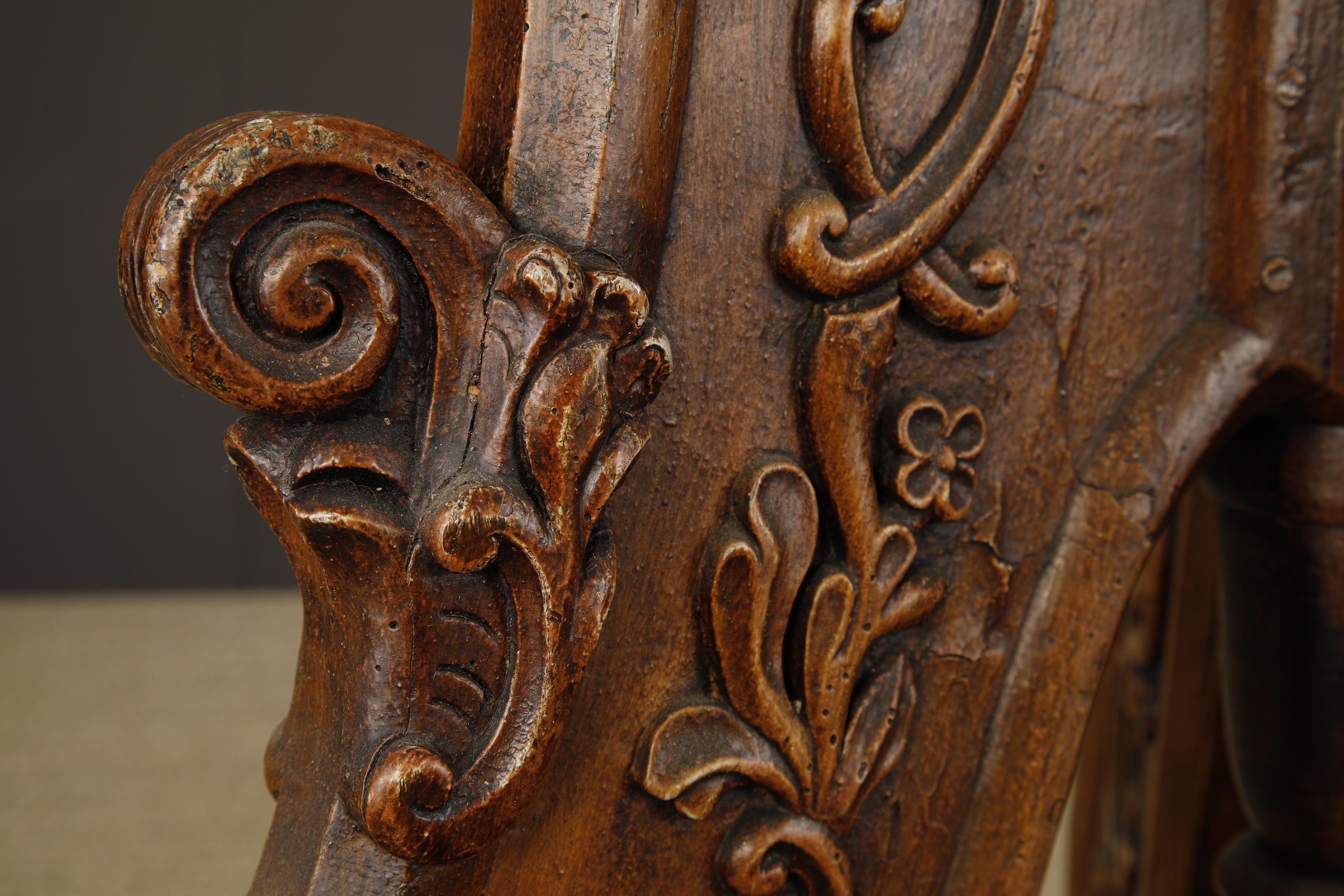 Milieu du XIXe siècle Victorian Rococo Revival Rotating Double Lectern with Candleholders, c 1850-1880 en vente