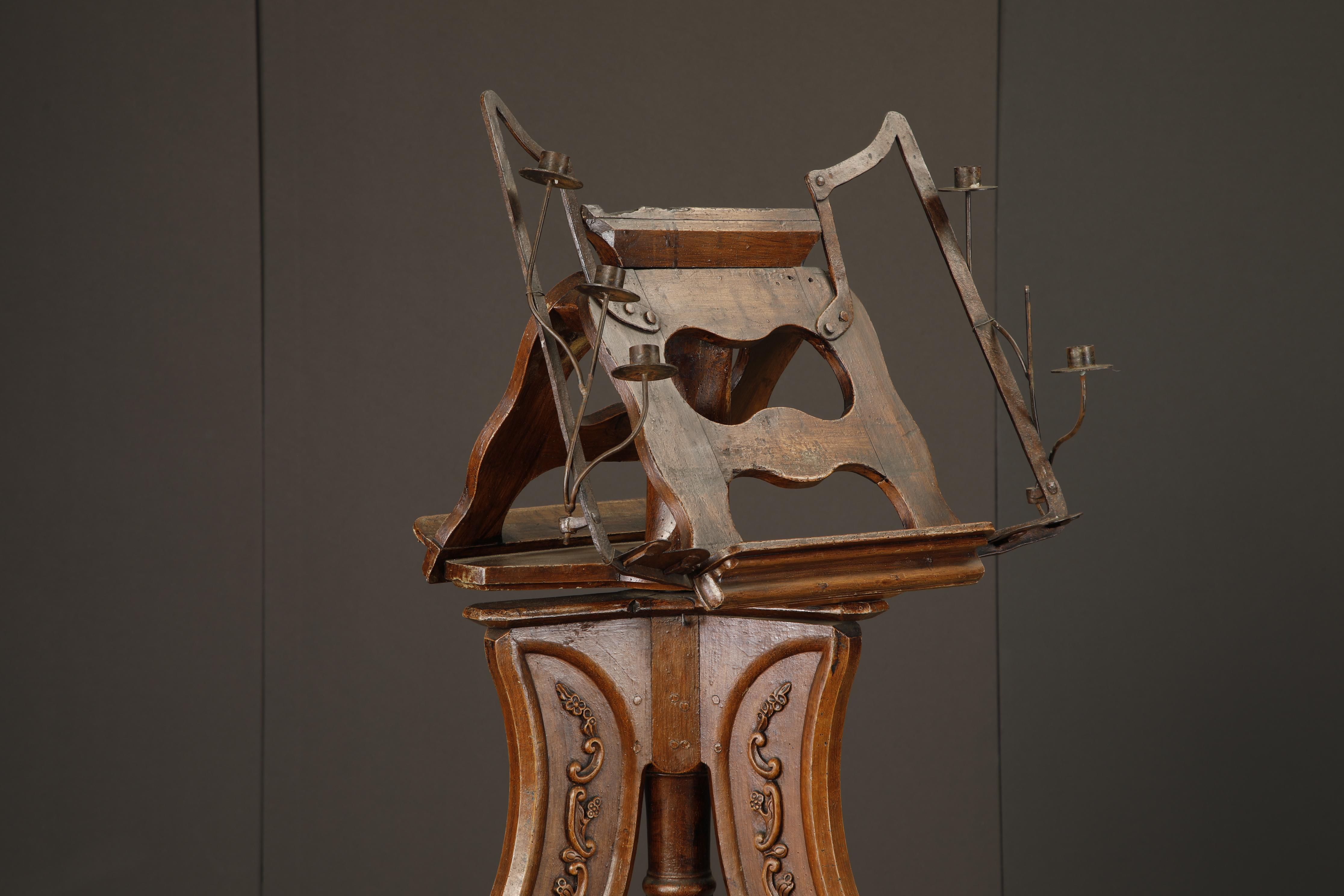 Victorian Rococo Revival Rotating Double Lectern with Candleholders, c 1850-1880 en vente 1