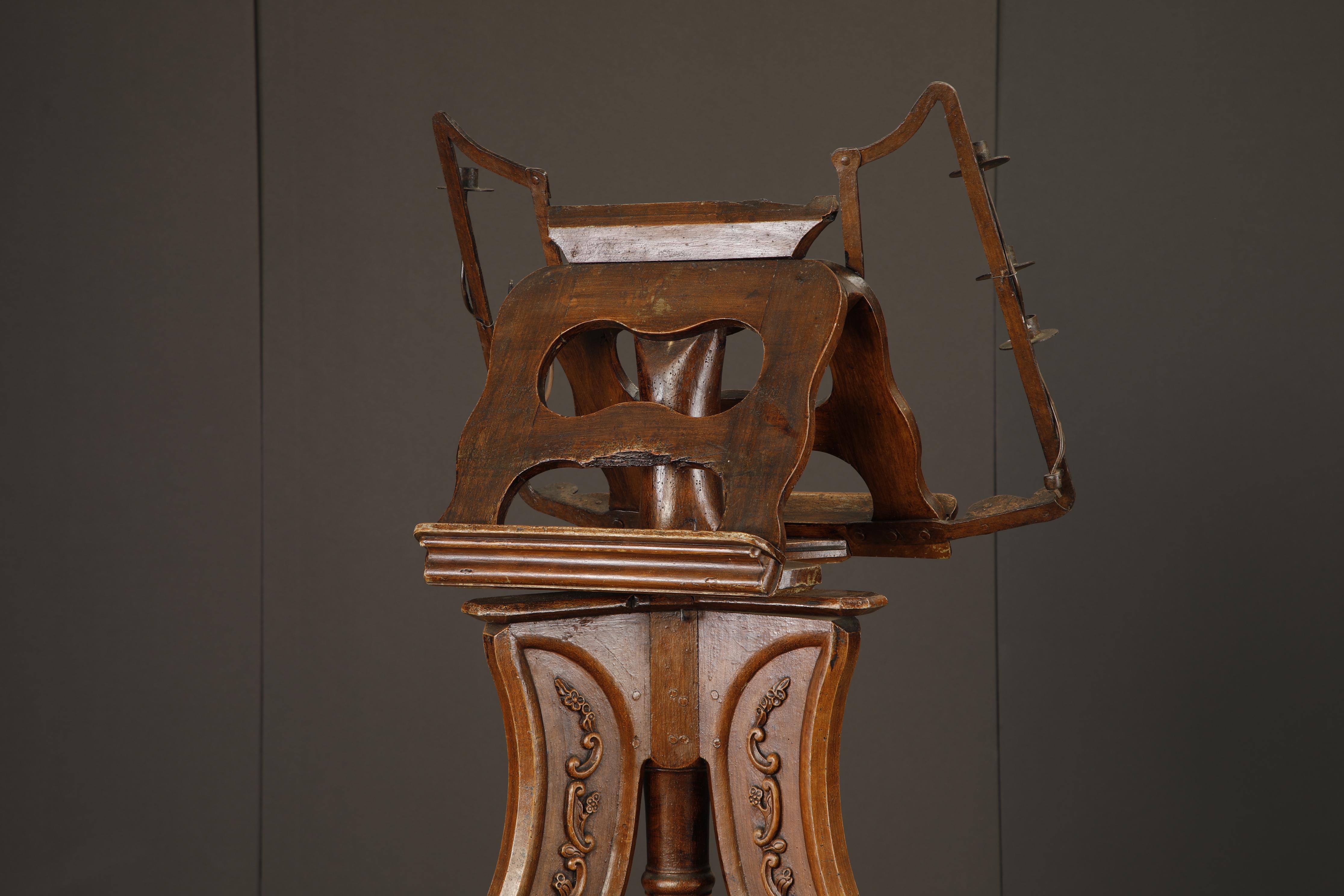 Victorian Rococo Revival Rotating Double Lectern with Candleholders, c 1850-1880 en vente 2