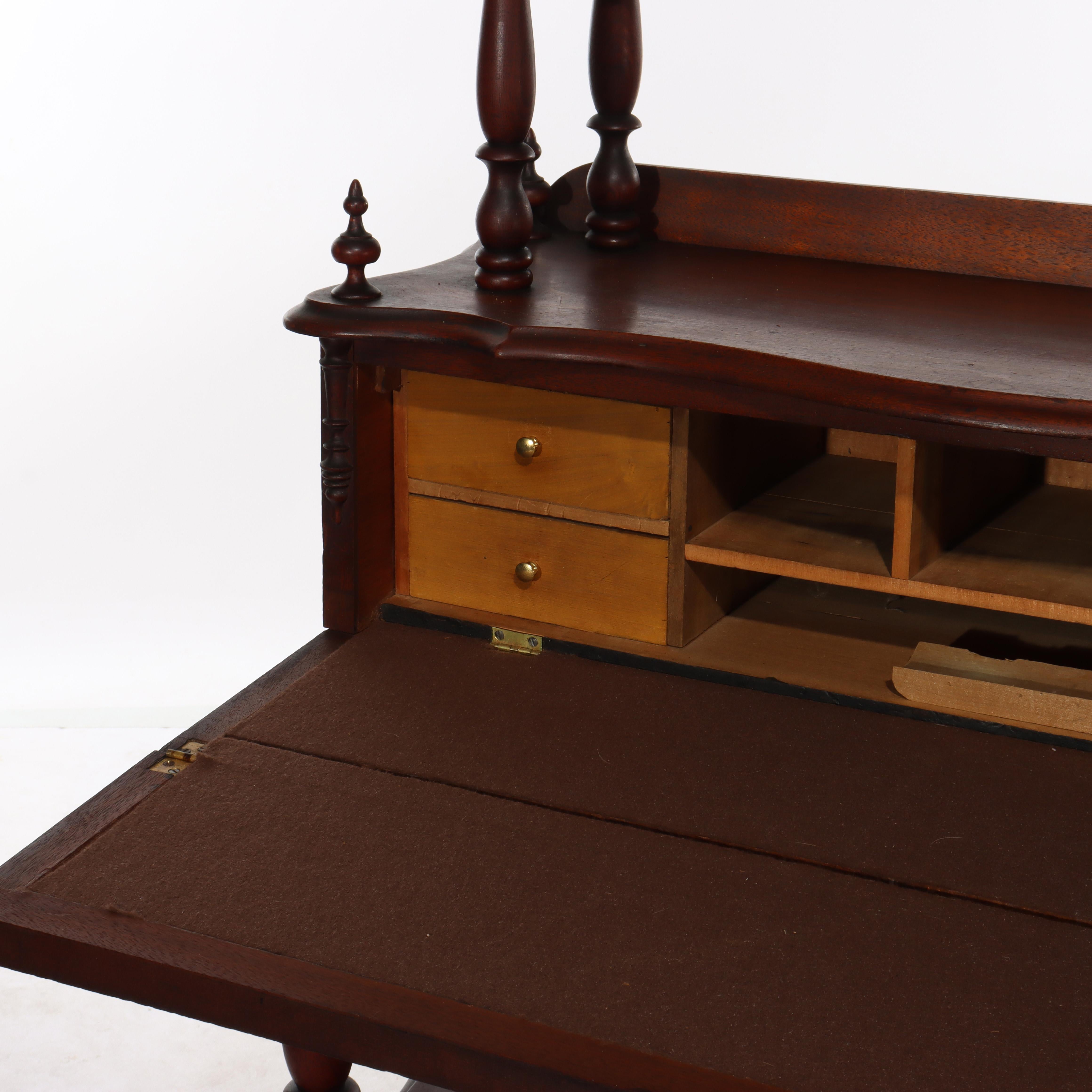 Etapa victoriana rococó de nogal con frente abatible C1890 en venta 5