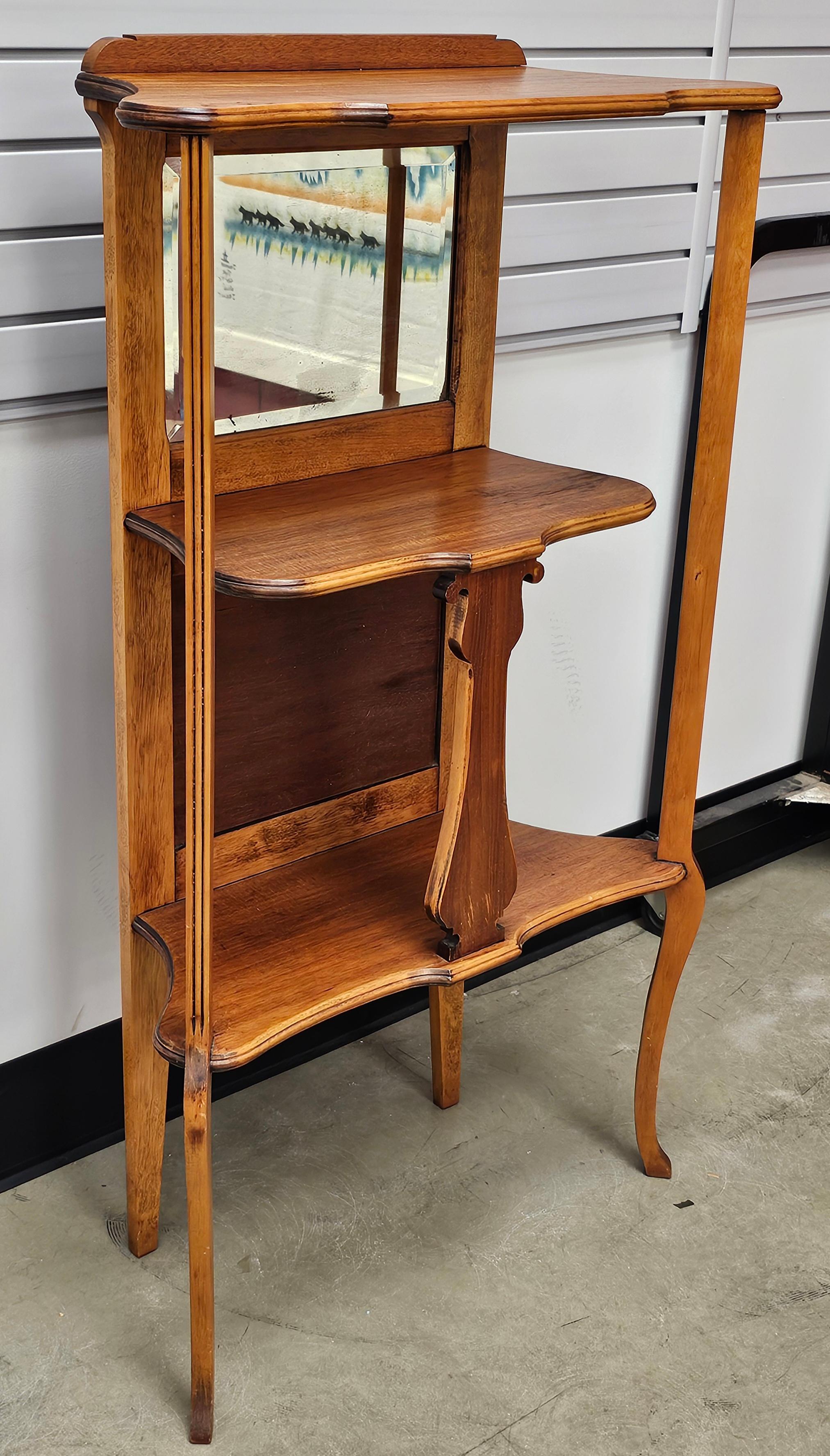 Etapa Victoriana con Espejo Parcial en Madera Satinada de Estilo Rococó Estadounidense en venta