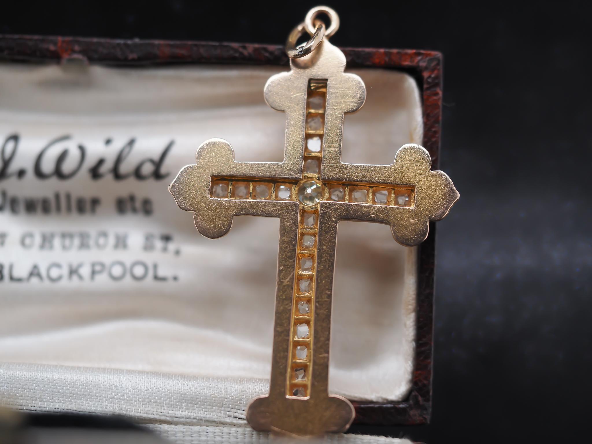 Pendentif croix victorien en or jaune 12 carats avec diamants taille rose et ancienne mine en vente 2