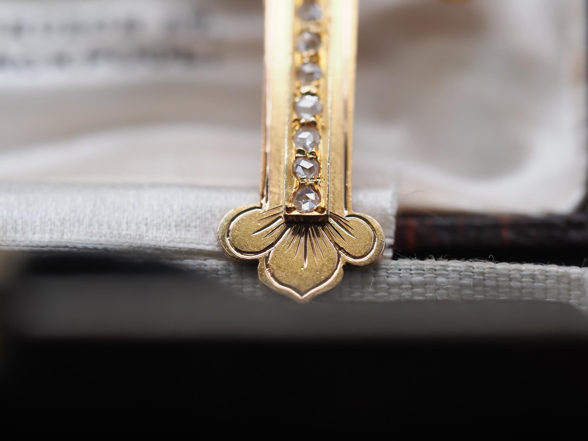Pendentif croix victorien en or jaune 12 carats avec diamants taille rose et ancienne mine en vente 3