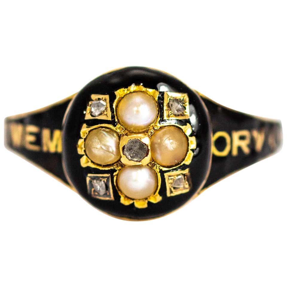 Diamond Gold Locket Ring for Sweet Thoughts at 1stdibs