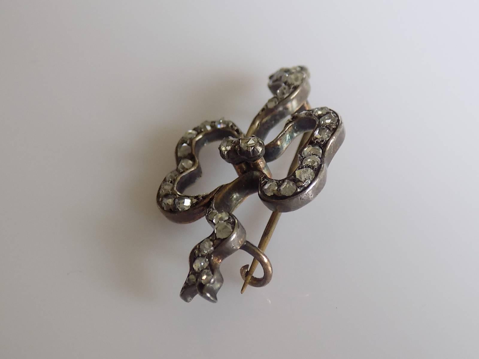 Belle Époque Gold Victorian Rose Cut Diamond Bow Brooch For Sale