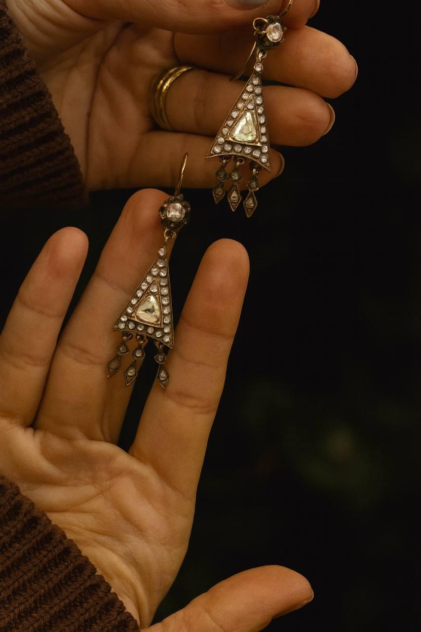 Boucles d'oreilles victoriennes à diamant taillé en rose, vers 1870 Bon état - En vente à Firenze, FI