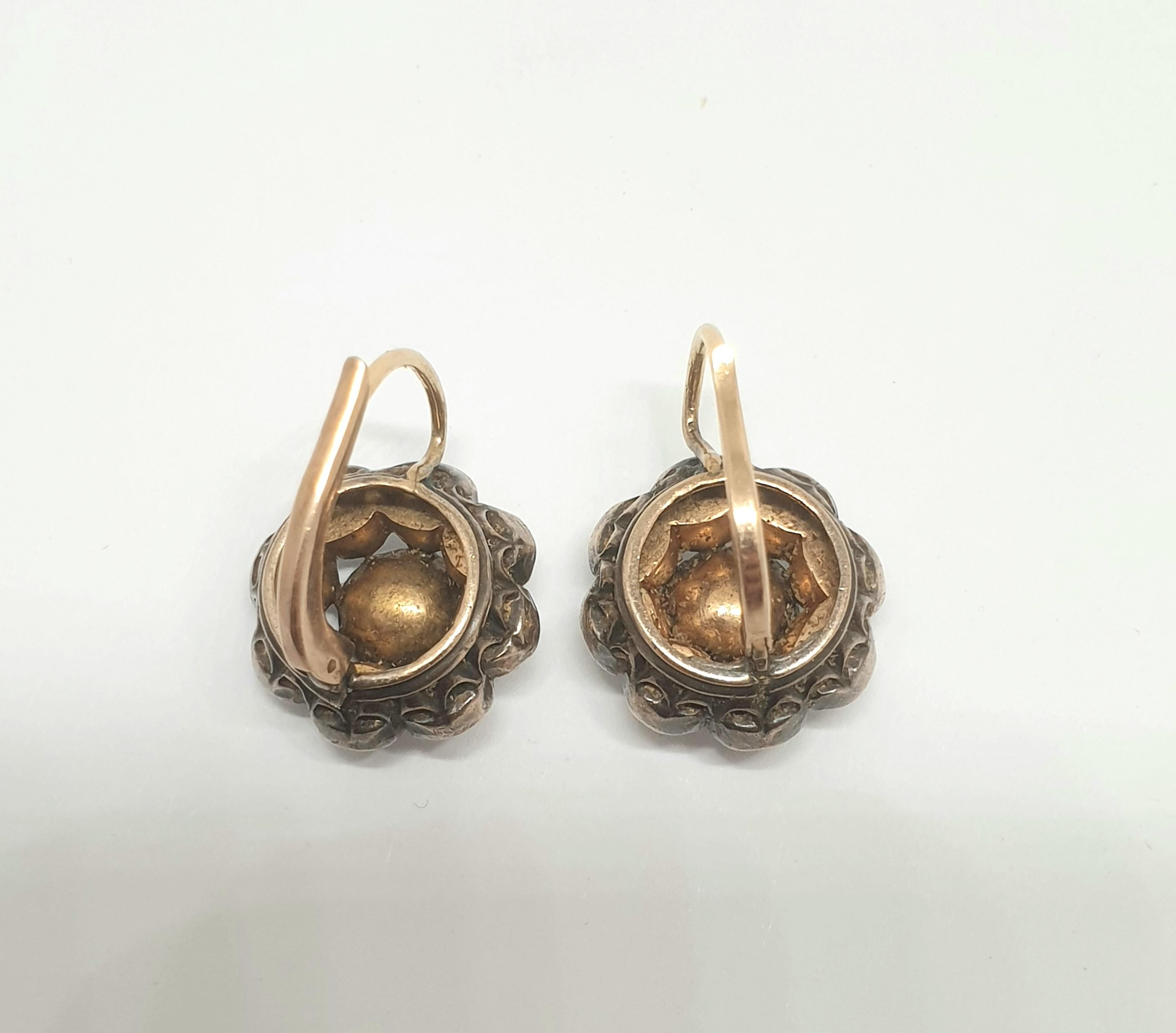 Taille rose Boucles d'oreilles en or à diamants taillés en rose des années 1880 en vente