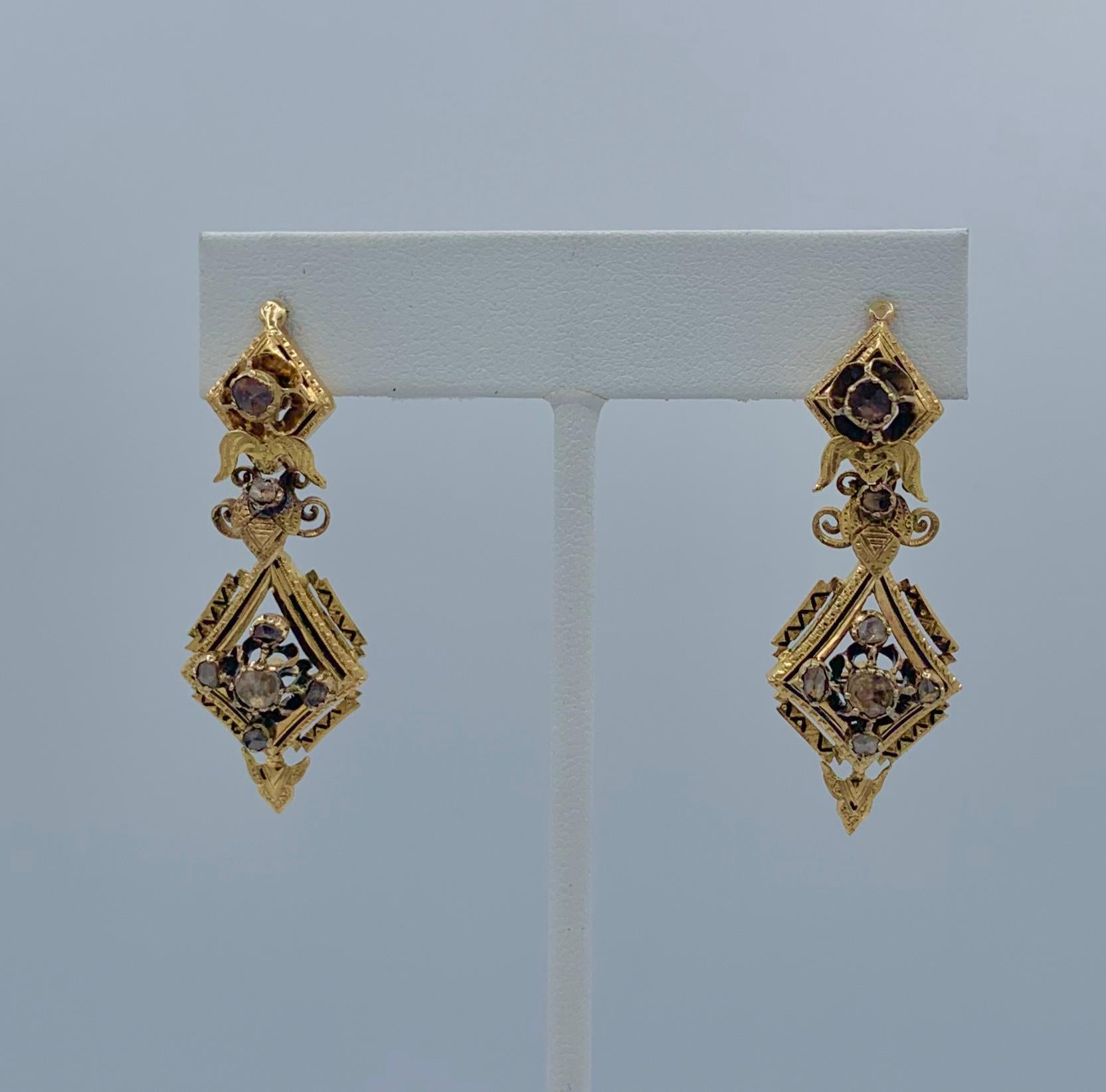 Victorien Boucles d'oreilles pendantes jour/nuit en or 18 carats avec diamant taillé en rose et émail Rare en vente