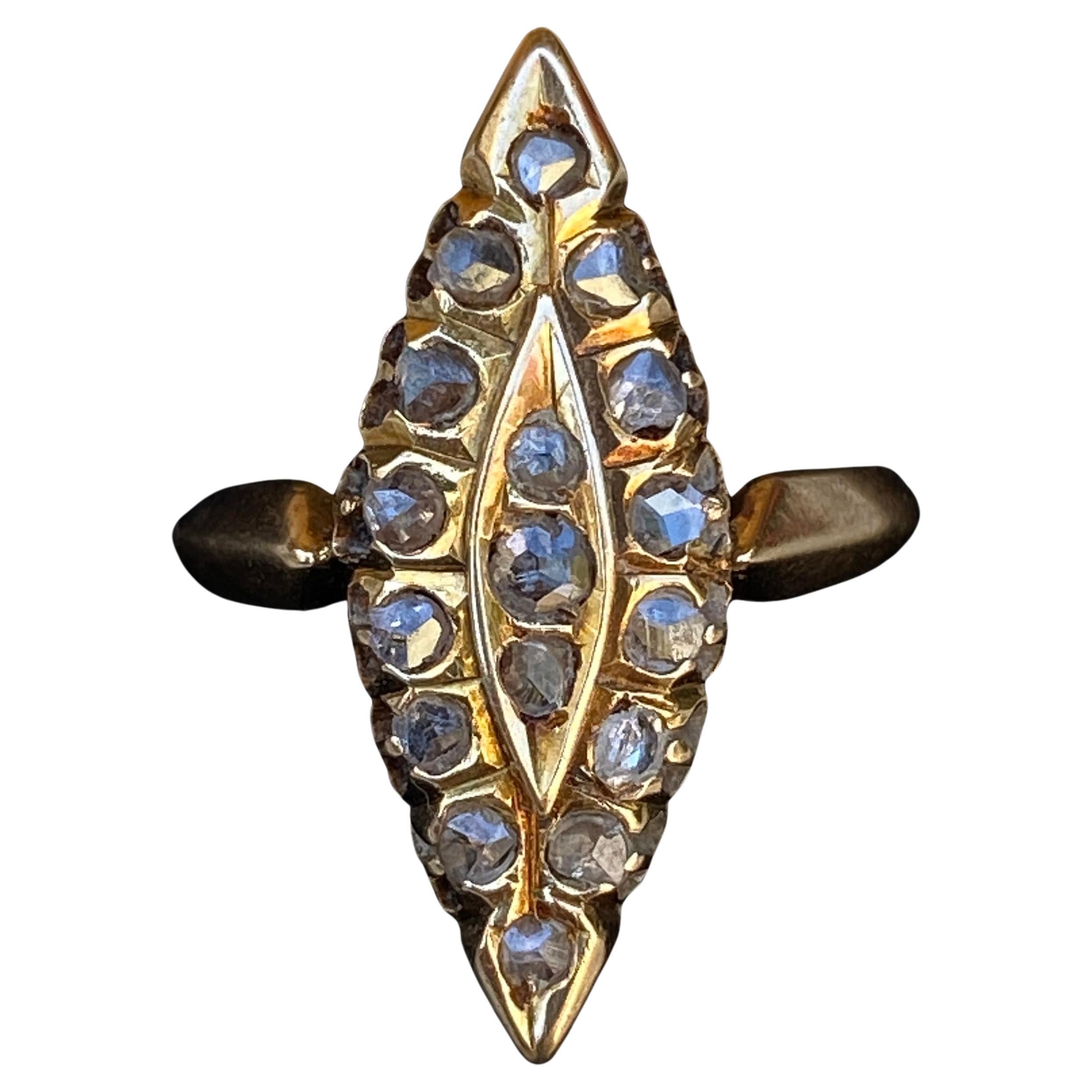 Anillo victoriano de oro de 14 quilates con navette de diamantes talla rosa