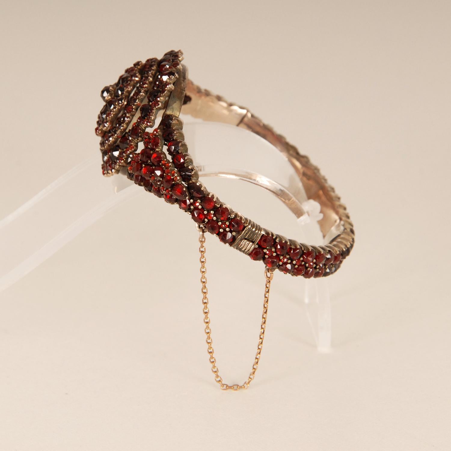 Victorian Rose Cut Garnets Bohemian Bangle Bracelet 19th Century For Sale 5