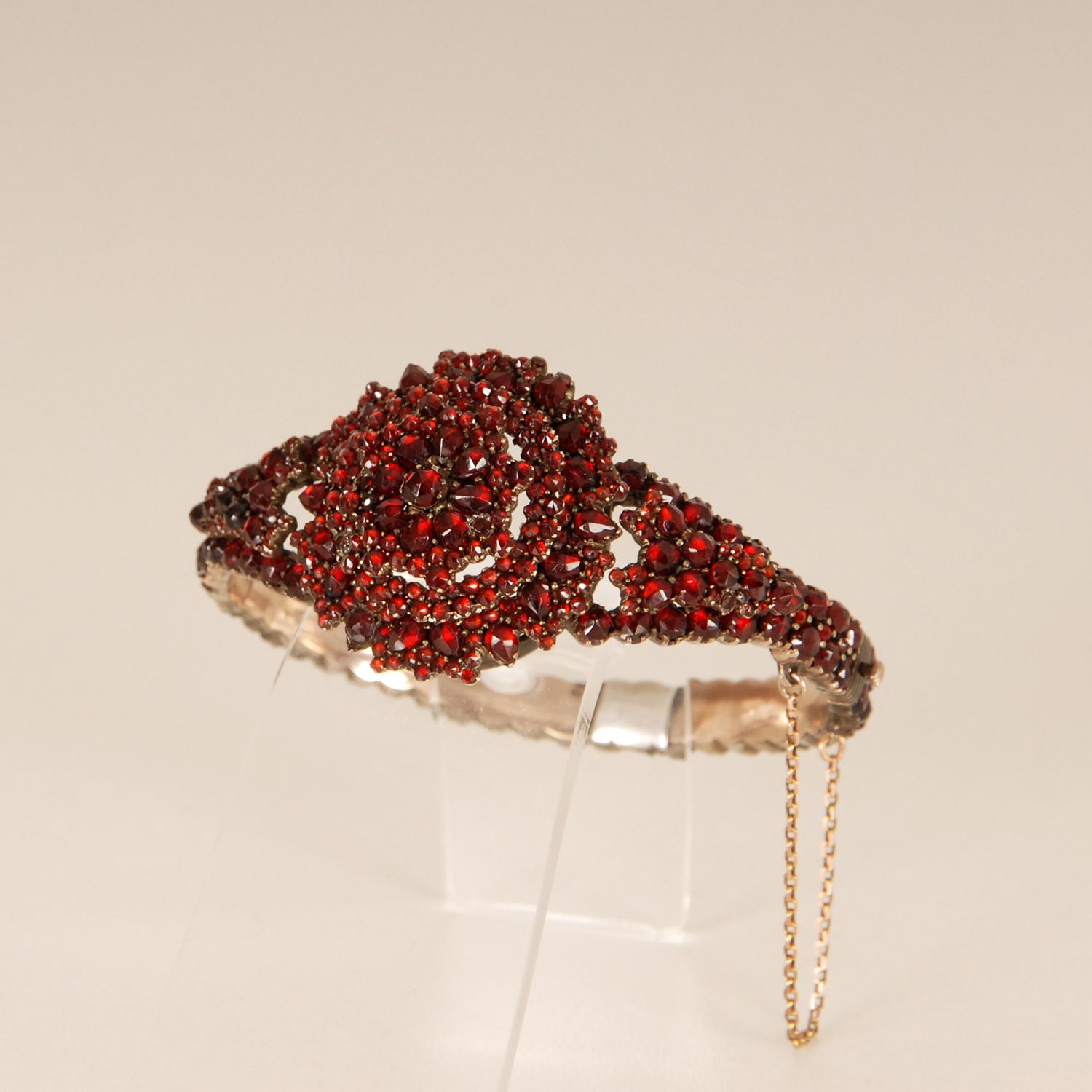 Victorian Rose Cut Garnets Bohemian Bangle Bracelet 19th Century For Sale 7