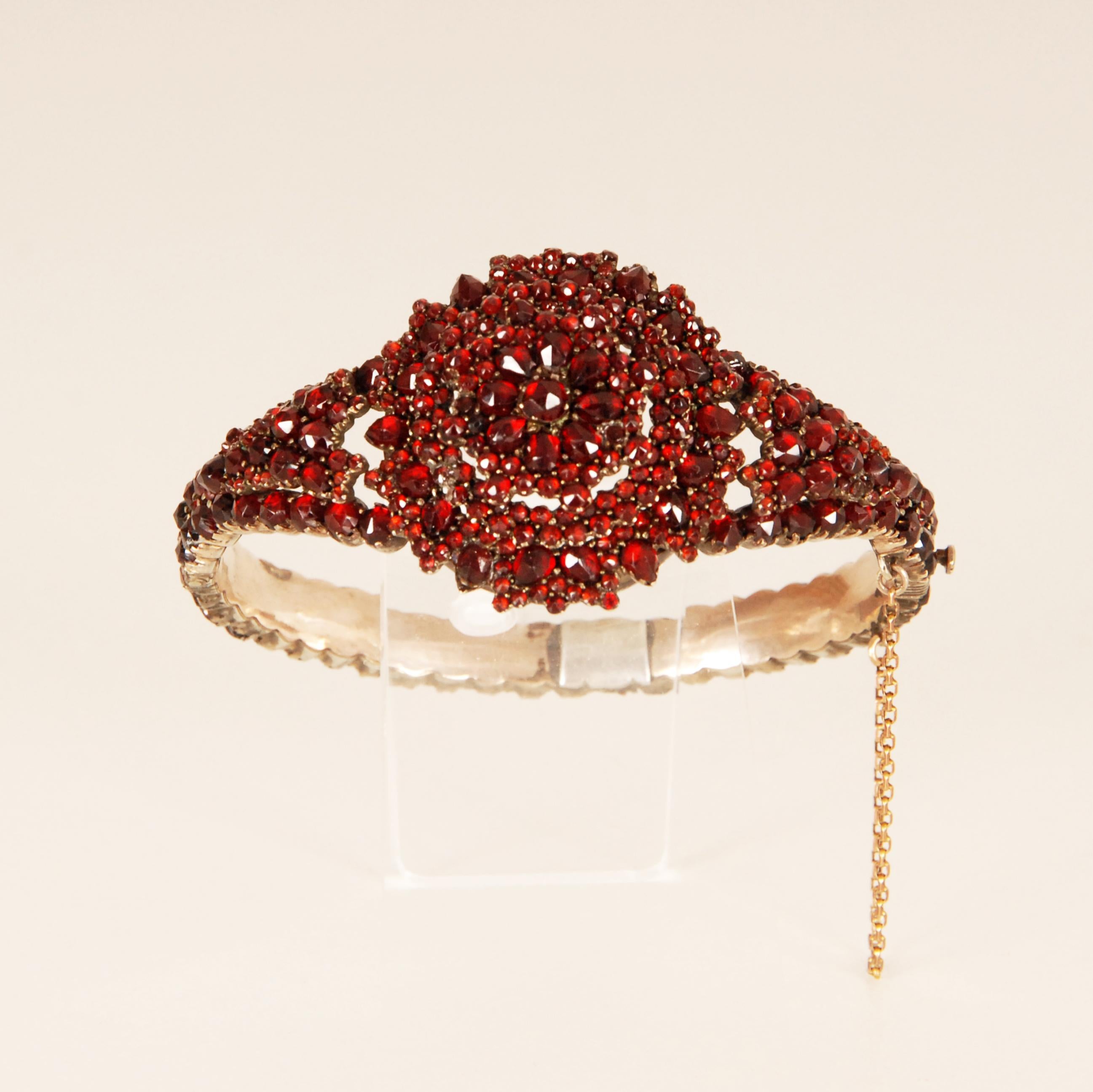 Victorian Rose Cut Garnets Bohemian Bangle Bracelet 19th Century For Sale 8
