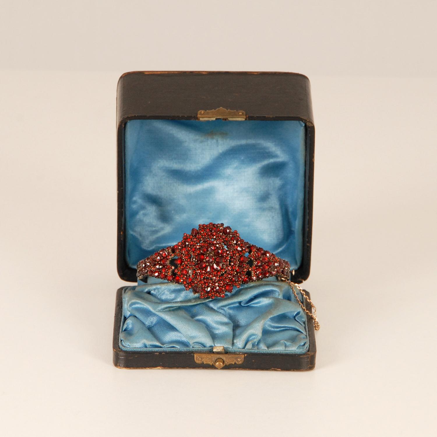 European Victorian Rose Cut Garnets Bohemian Bangle Bracelet 19th Century For Sale