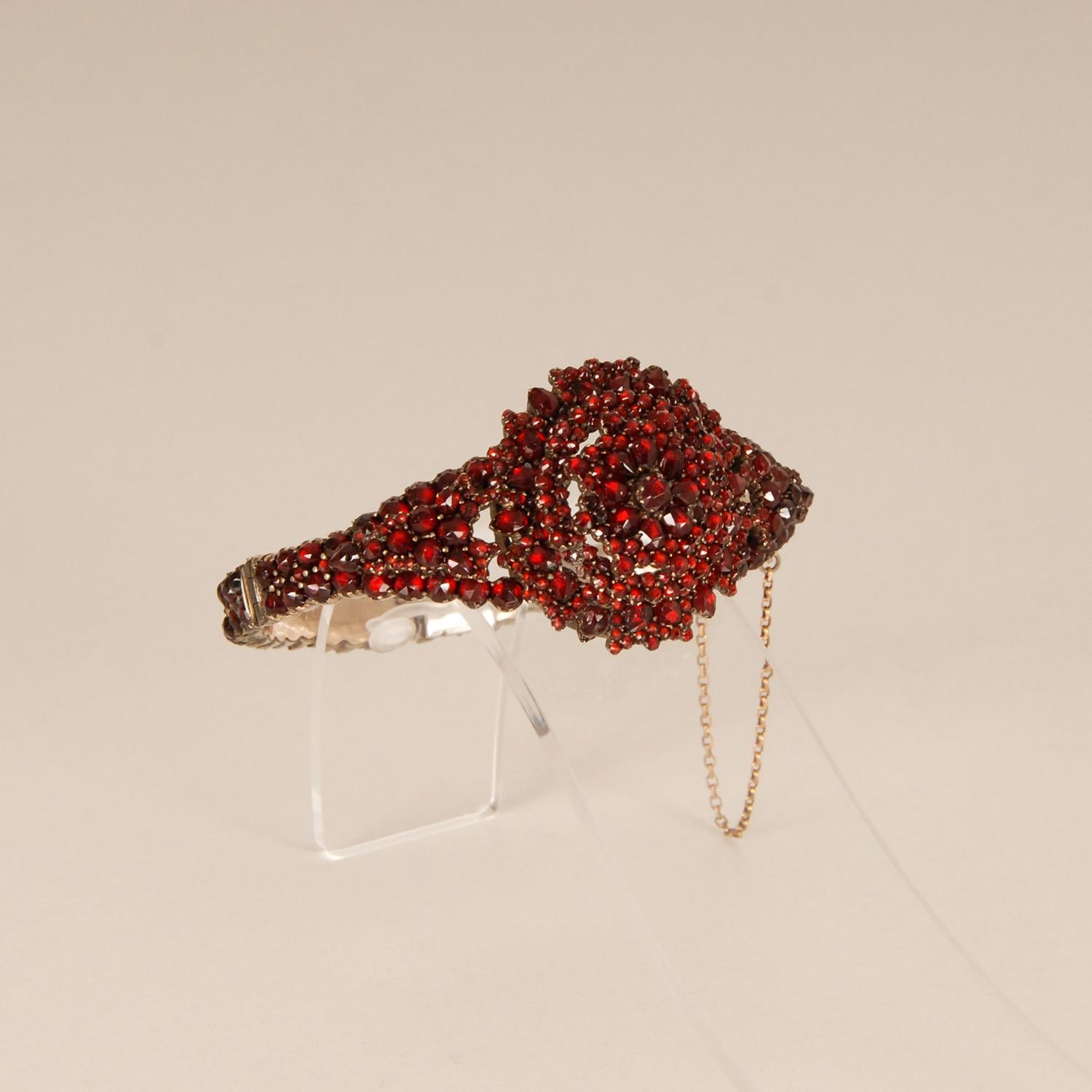 Victorian Rose Cut Garnets Bohemian Bangle Bracelet 19th Century For Sale 1