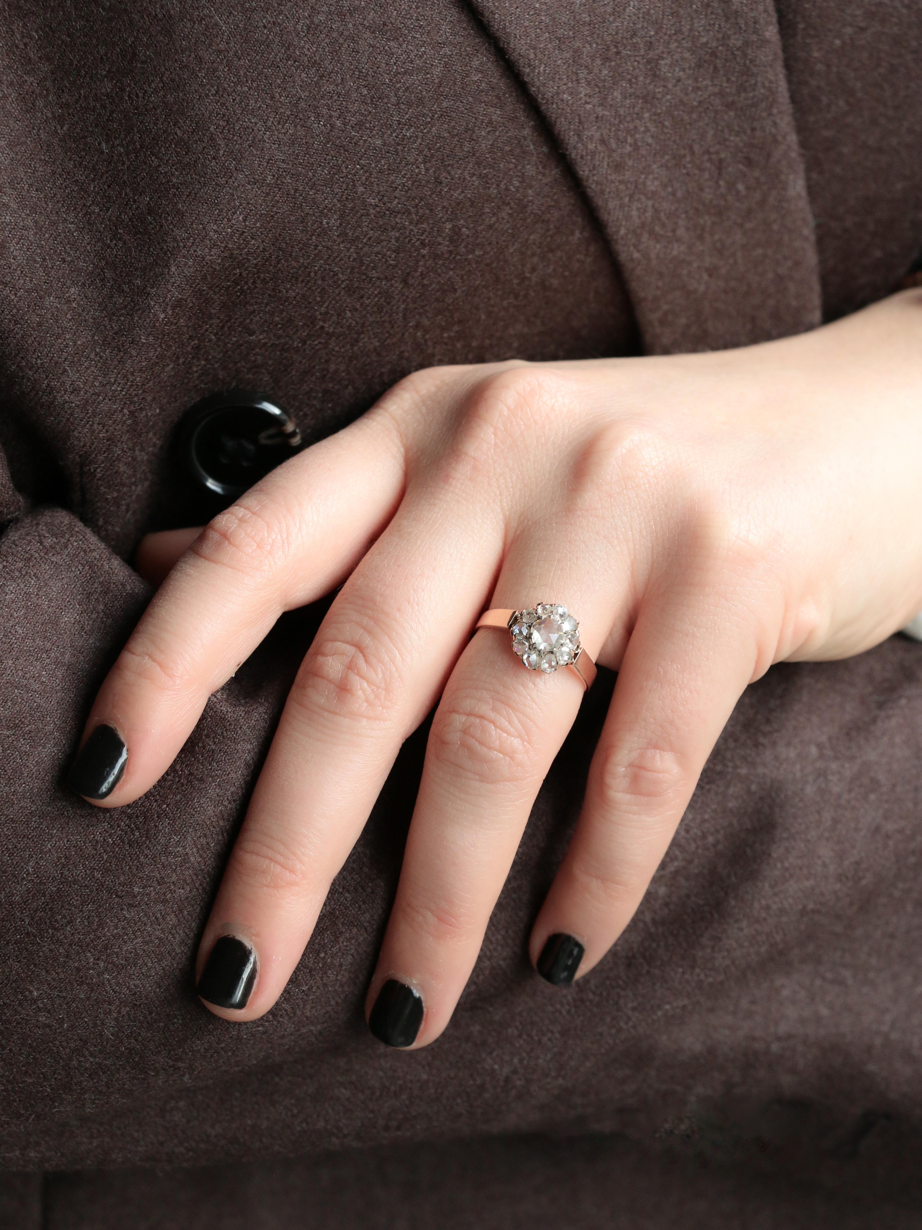 Anillo victoriano en racimo de oro rosa y diamantes talla rosa en venta 2