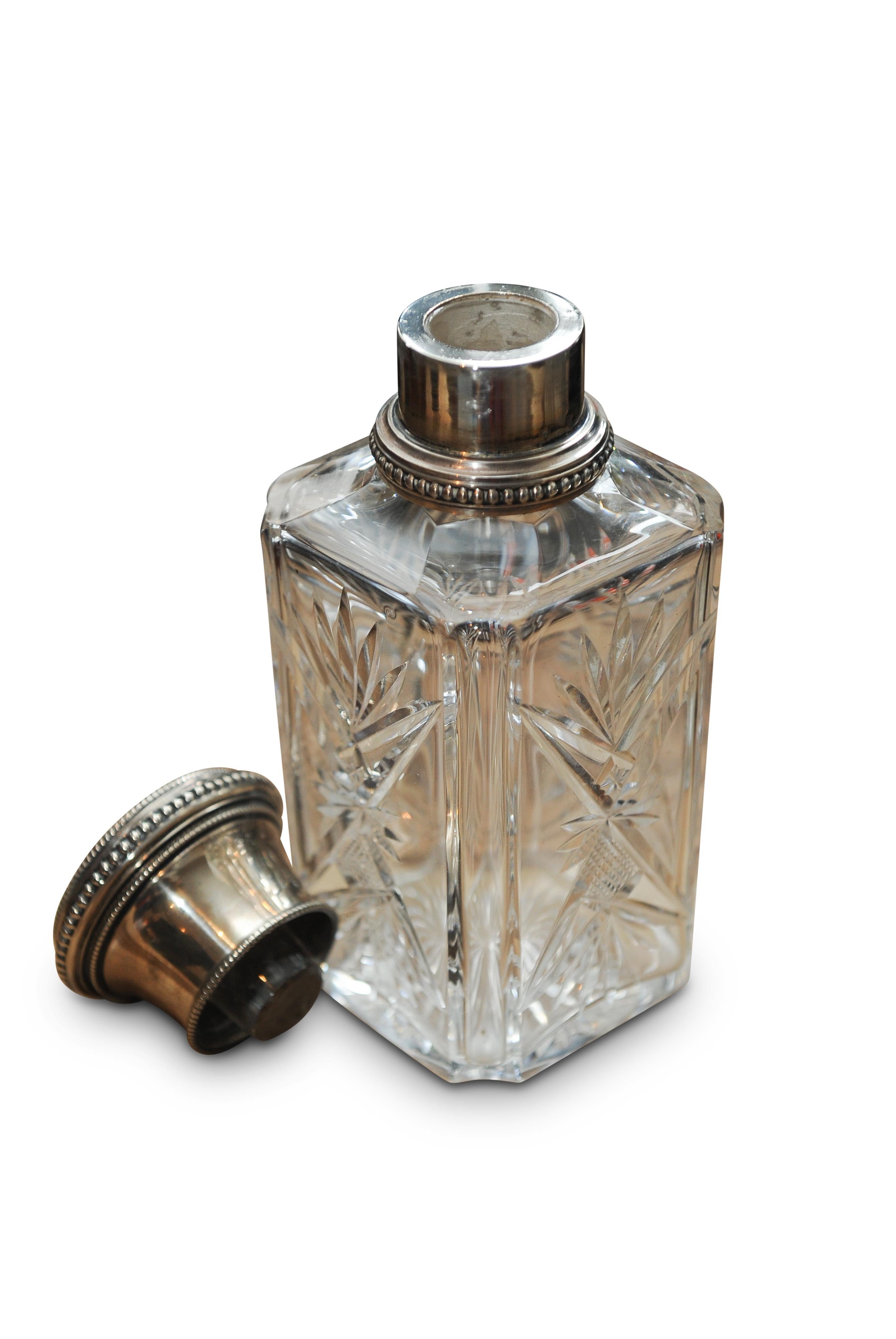 Tántalo victoriano antiguo de plata maciza con tapa de cristal tallado y 3 decantadores en venta 1