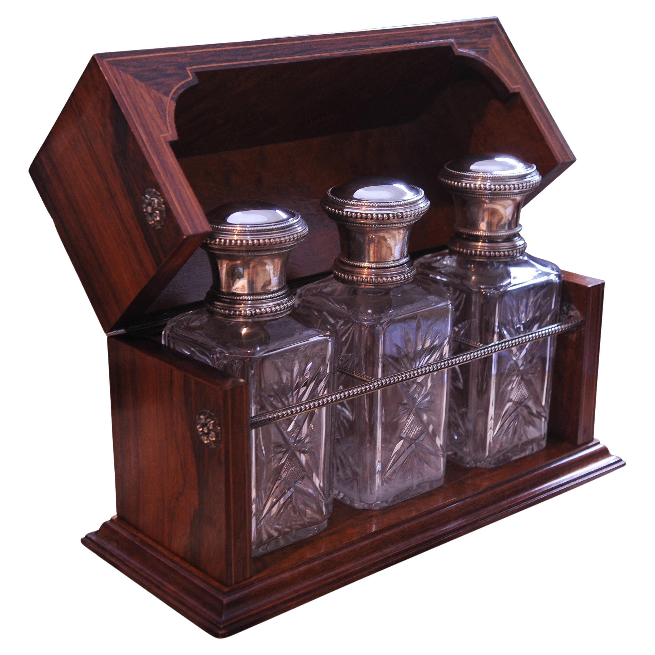 Tántalo victoriano antiguo de plata maciza con tapa de cristal tallado y 3 decantadores