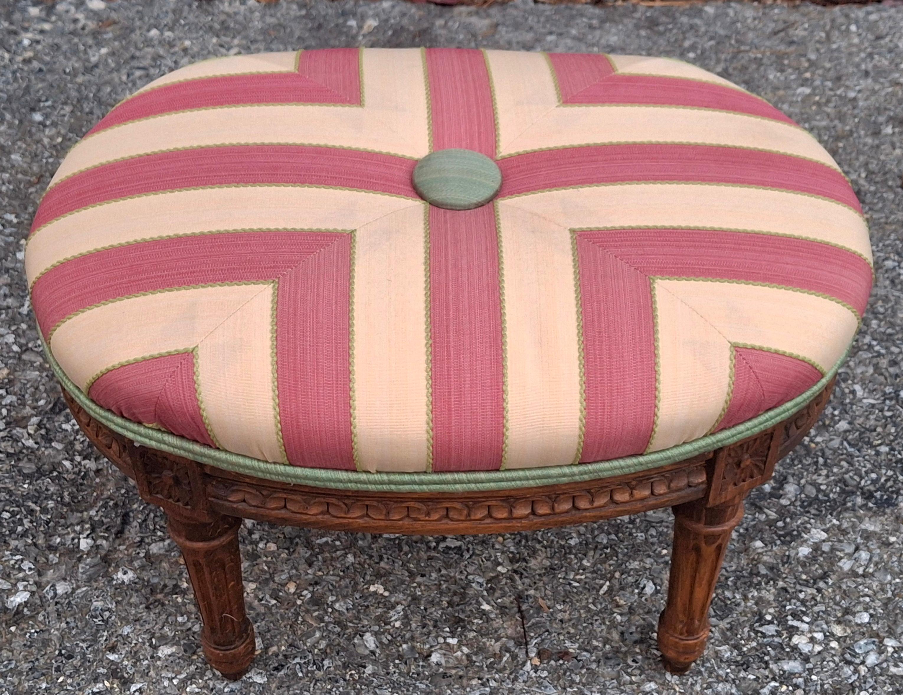 Viktorianischer Palisander und gestreifter gepolsterter Beistellstuhl mit Fußhocker-Set im Angebot 4