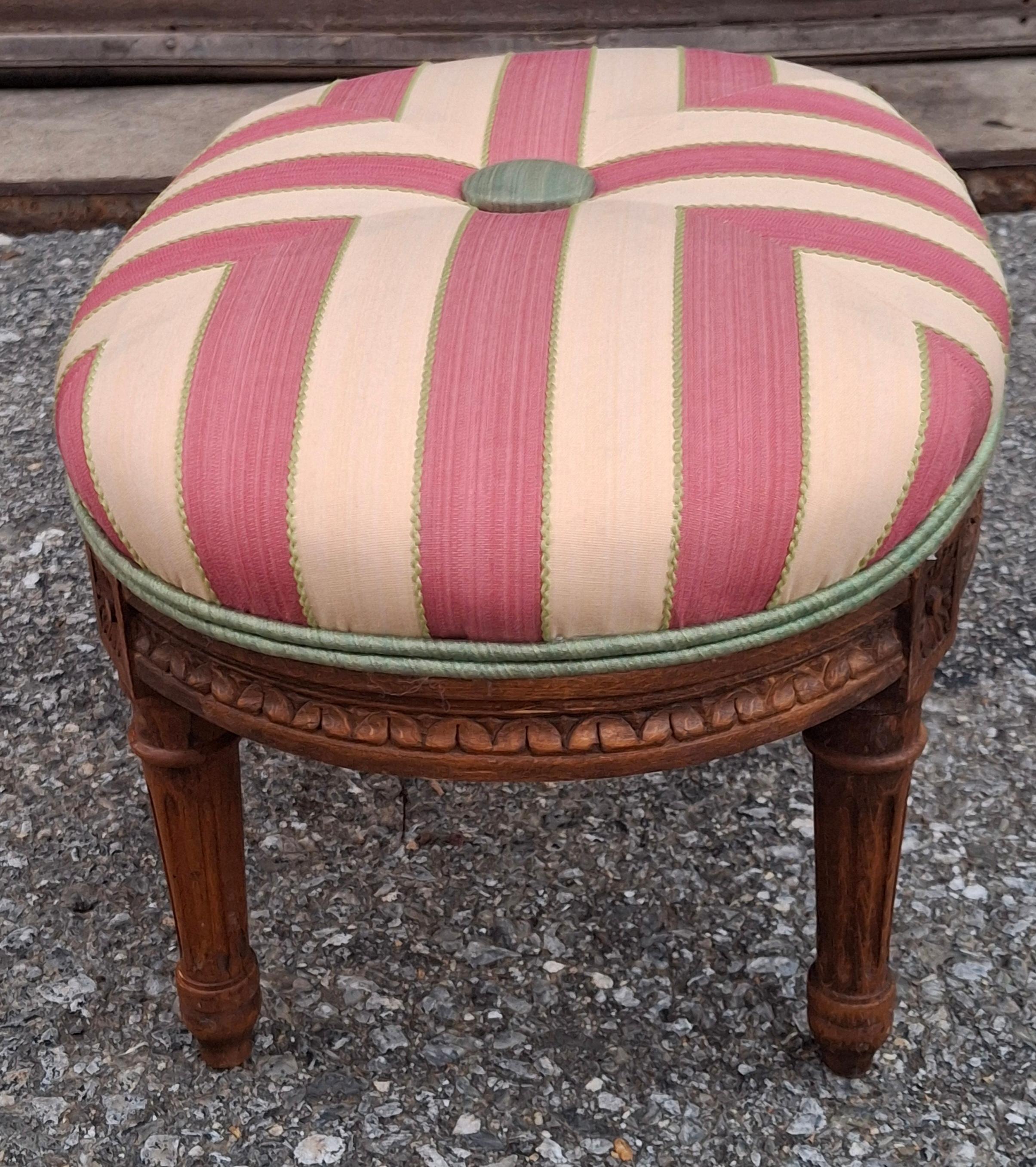 Viktorianischer Palisander und gestreifter gepolsterter Beistellstuhl mit Fußhocker-Set im Angebot 8