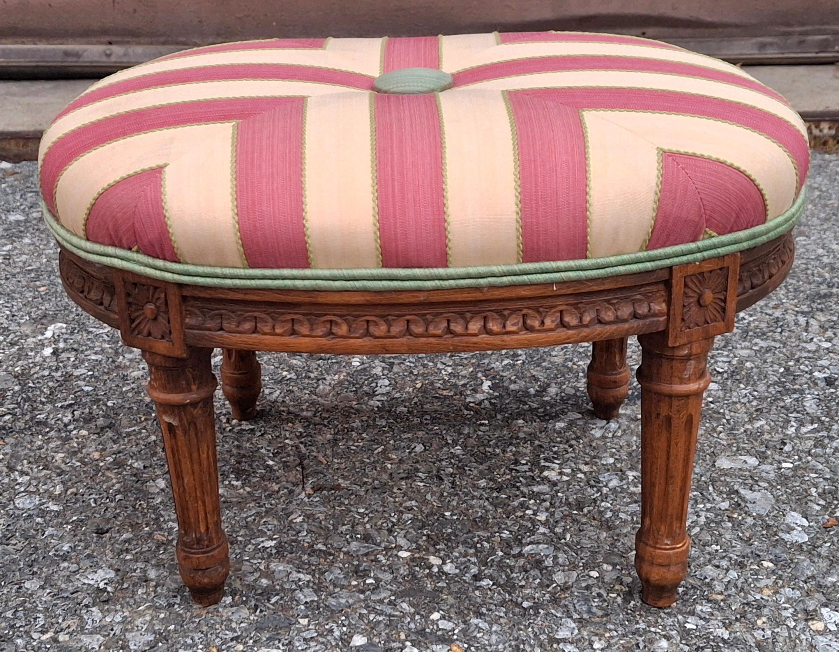 Viktorianischer Palisander und gestreifter gepolsterter Beistellstuhl mit Fußhocker-Set im Angebot 9