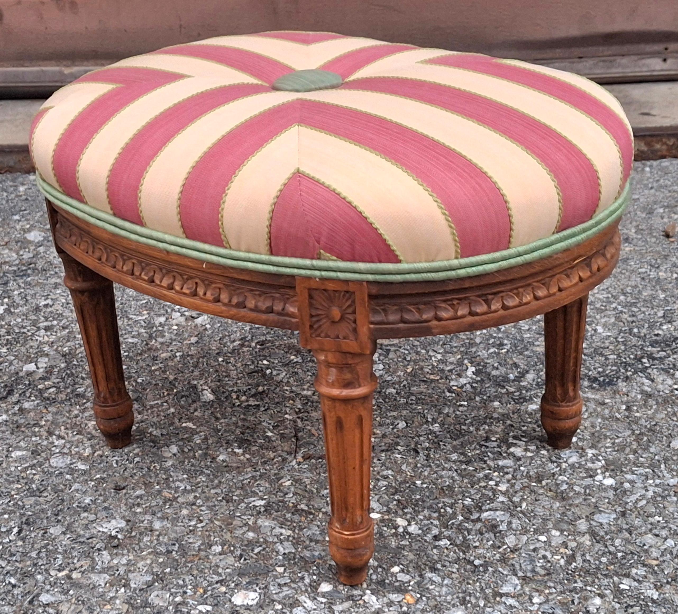 Viktorianischer Palisander und gestreifter gepolsterter Beistellstuhl mit Fußhocker-Set im Angebot 11