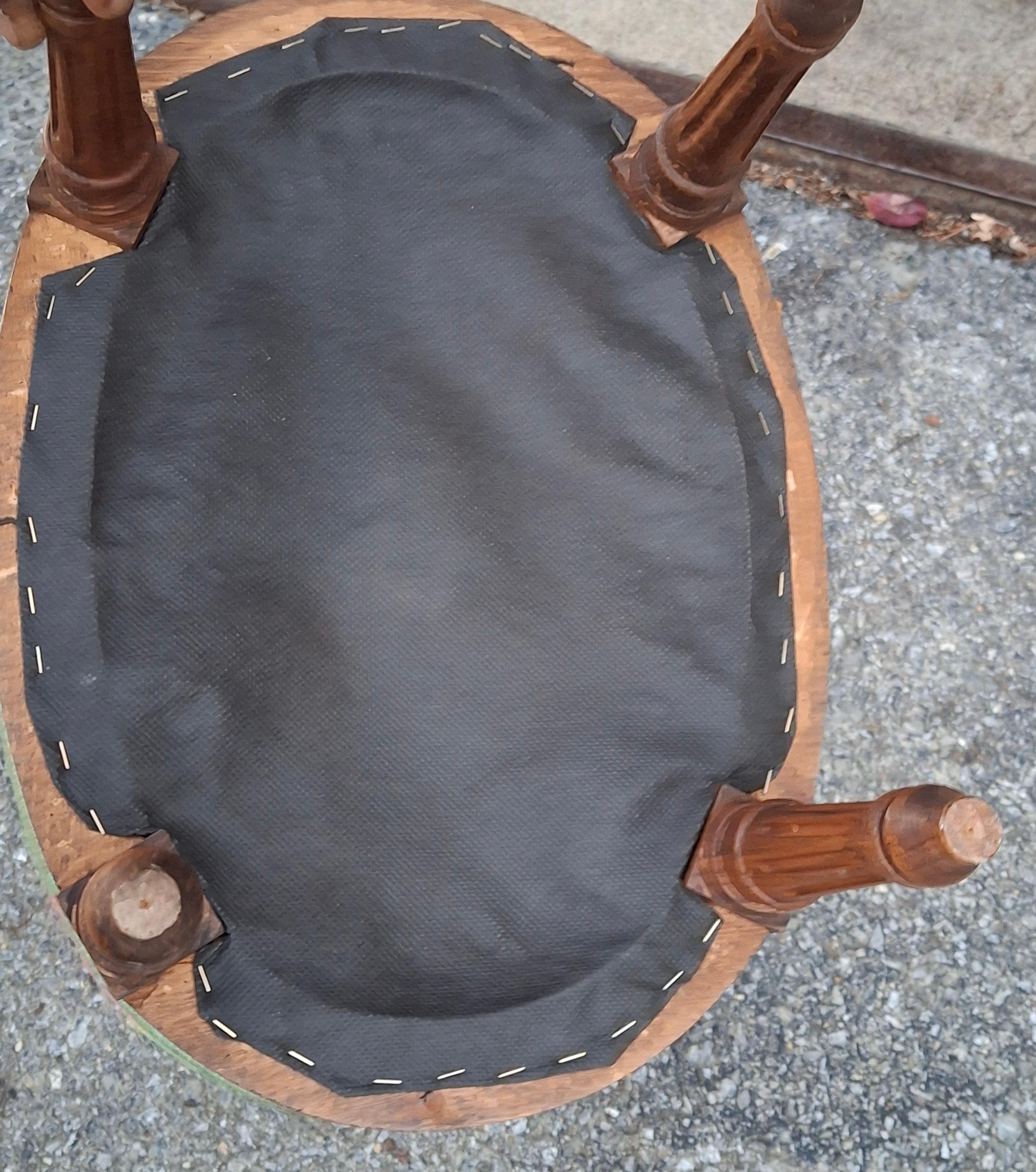 Viktorianischer Palisander und gestreifter gepolsterter Beistellstuhl mit Fußhocker-Set im Angebot 12