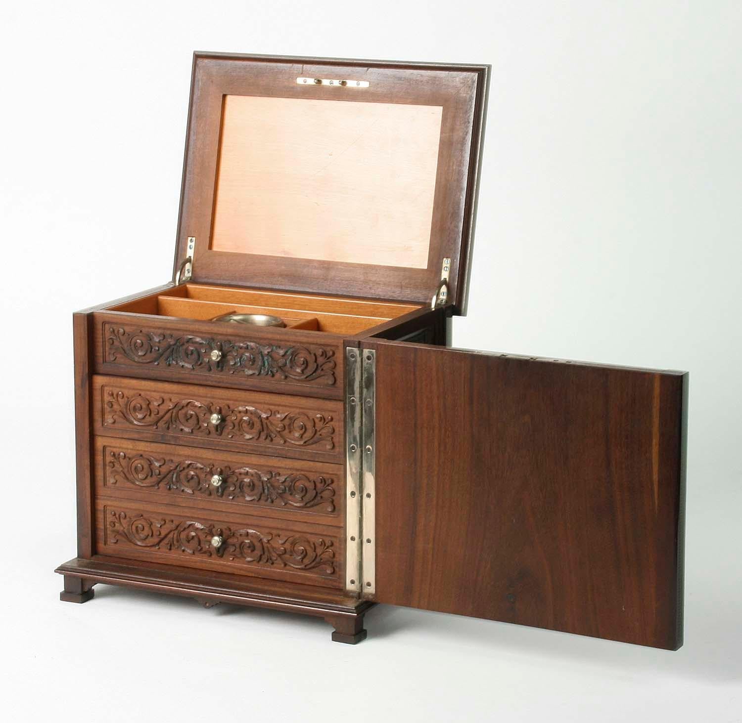 Victorian Mahogany Carved Cigar Box, 19th Century 7