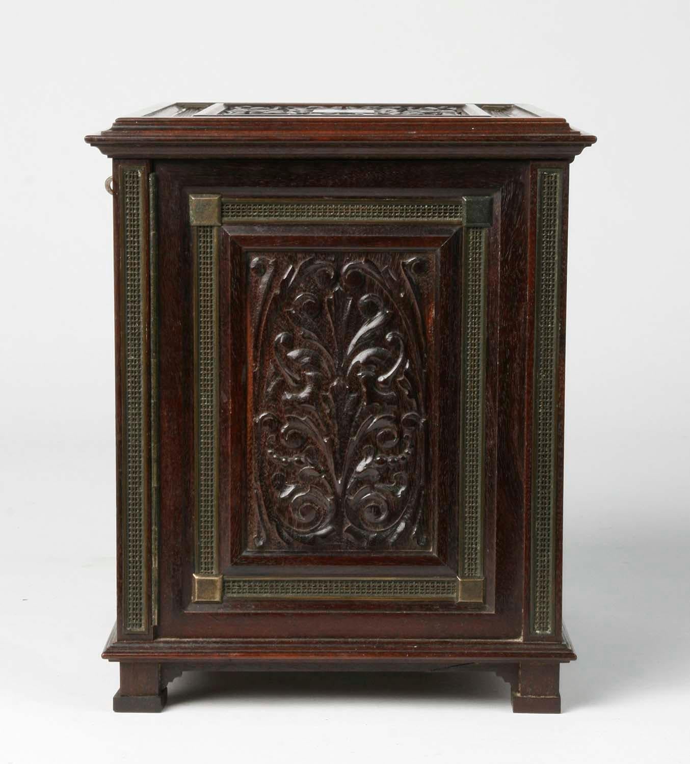 Victorian Mahogany Carved Cigar Box, 19th Century 4