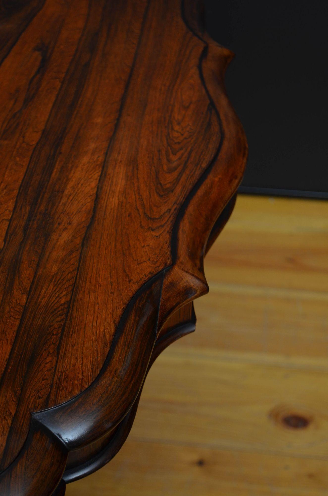 Victorian Rosewood Dining / Centre Table in The Manner of Robert Strahan & Co For Sale 5