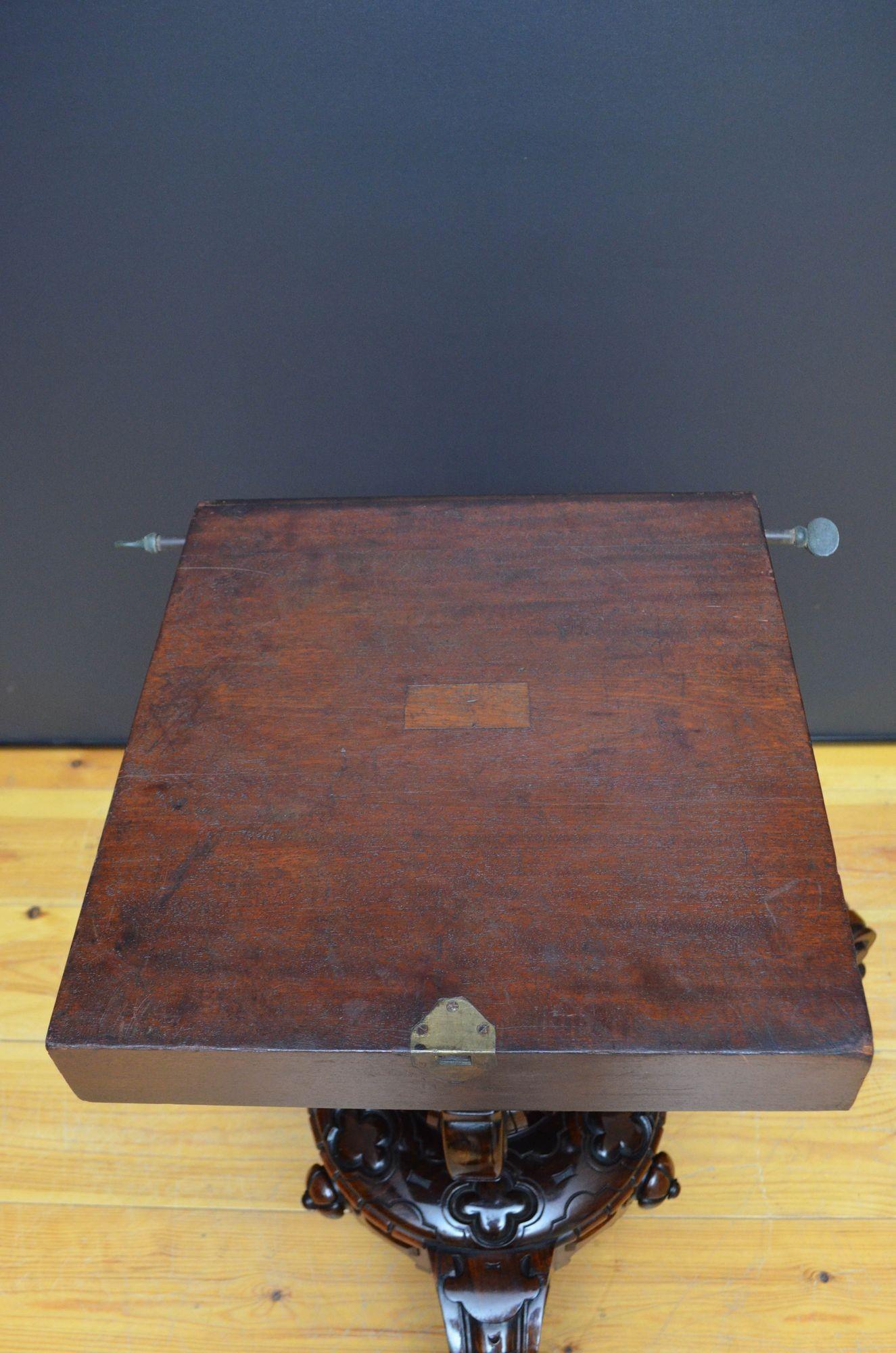 Victorian Rosewood Dining / Centre Table in The Manner of Robert Strahan & Co For Sale 7