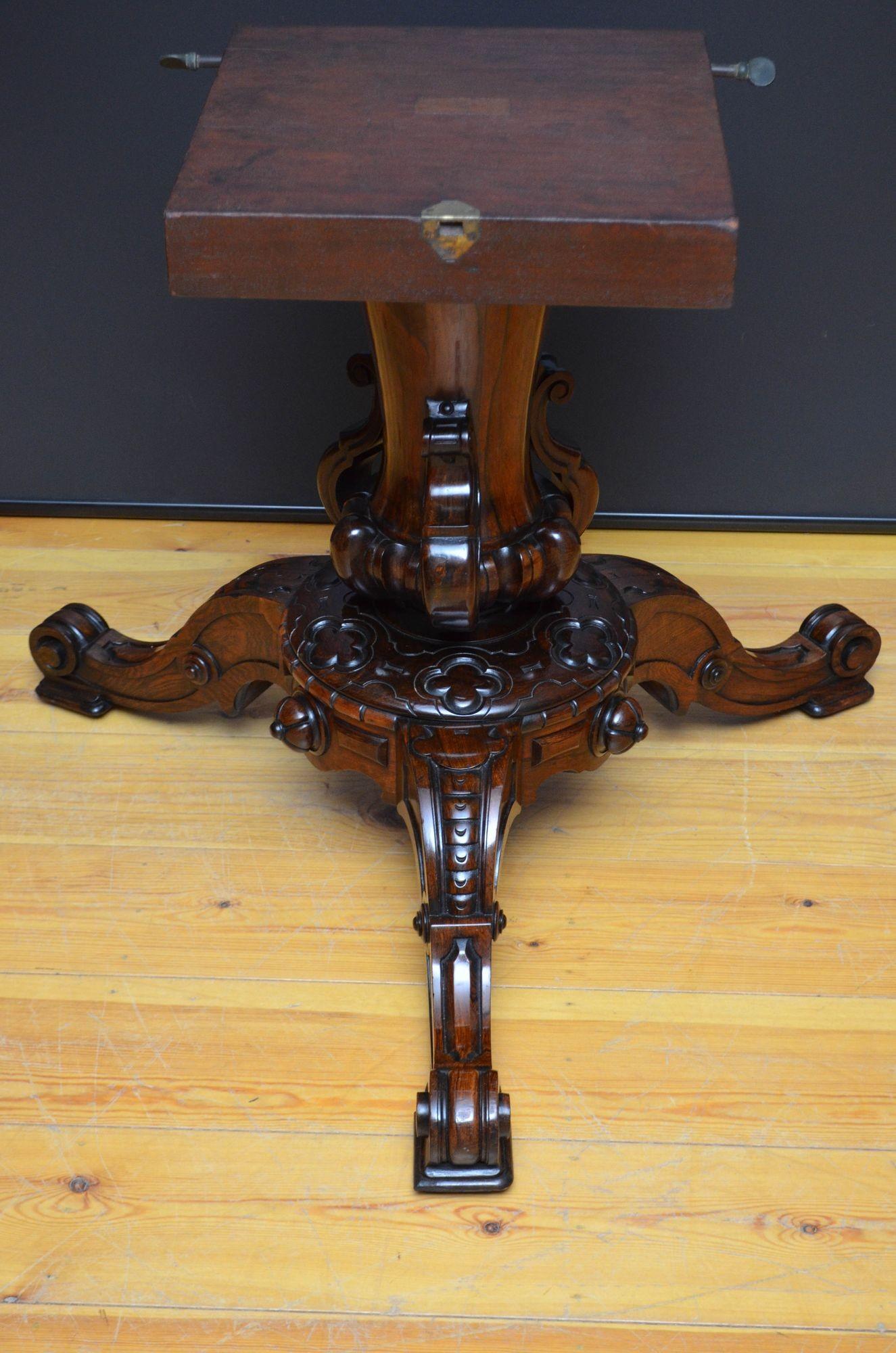 Victorian Rosewood Dining / Centre Table in The Manner of Robert Strahan & Co For Sale 8