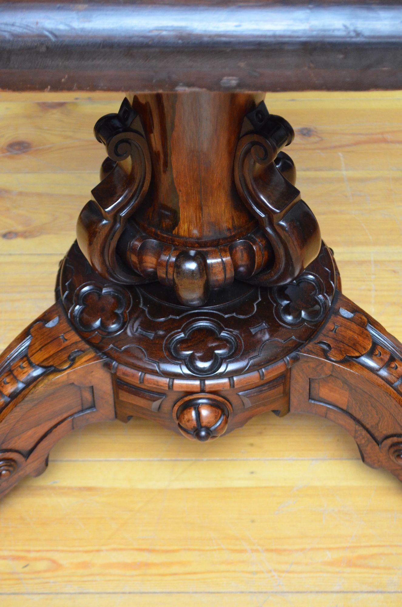 Victorian Rosewood Dining / Centre Table in The Manner of Robert Strahan & Co For Sale 10
